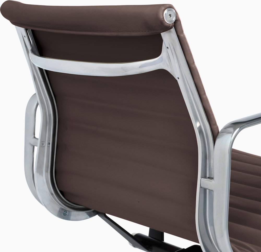 Eames Aluminum Group Management Chair with Pneumatic Lift
