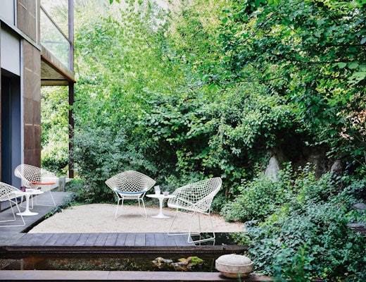 Outdoor Bertoia Diamond Chair and Saarinen Side Table Outdoor Bertoia Diamond Chair and Saarinen Side Table