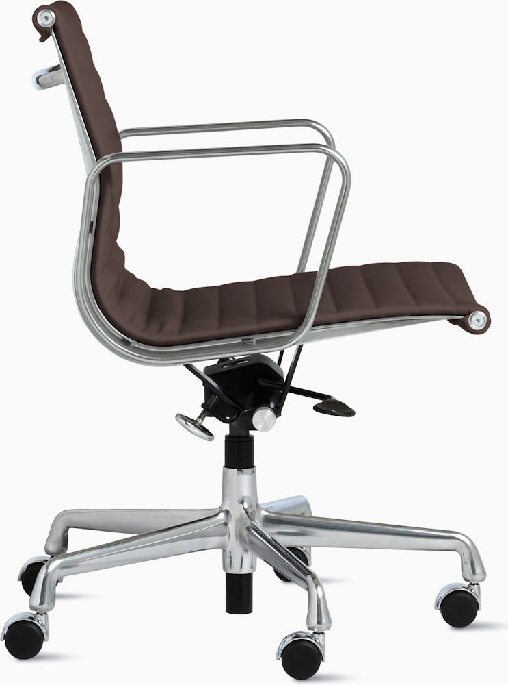 Eames Aluminum Group Management Chair with Pneumatic Lift