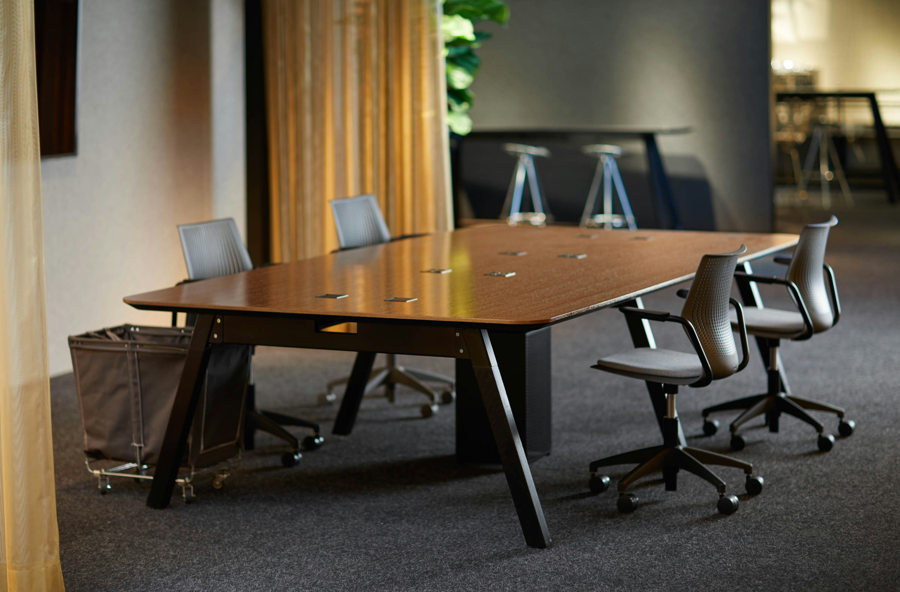 Rockwell Unscripted Sawhorse Table, MultiGeneration by Knoll Light Task, Rockwell Unscripted Soft Storage Bins, Immersive planning