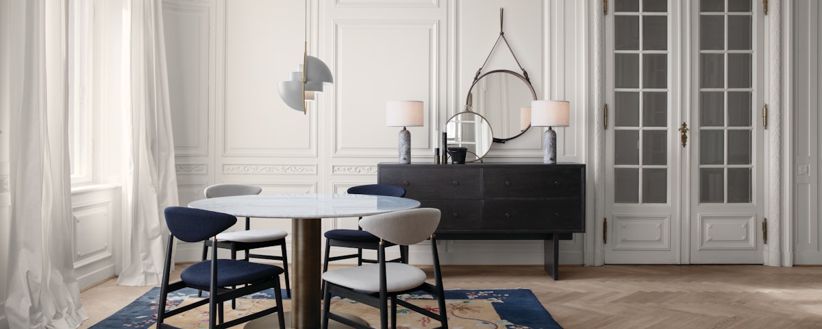 Gravity Table Lamp