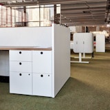 Knoll at Fulton Market | Dynamic Team Design Days 2021 Quoin Desk-Supporting Pedestals