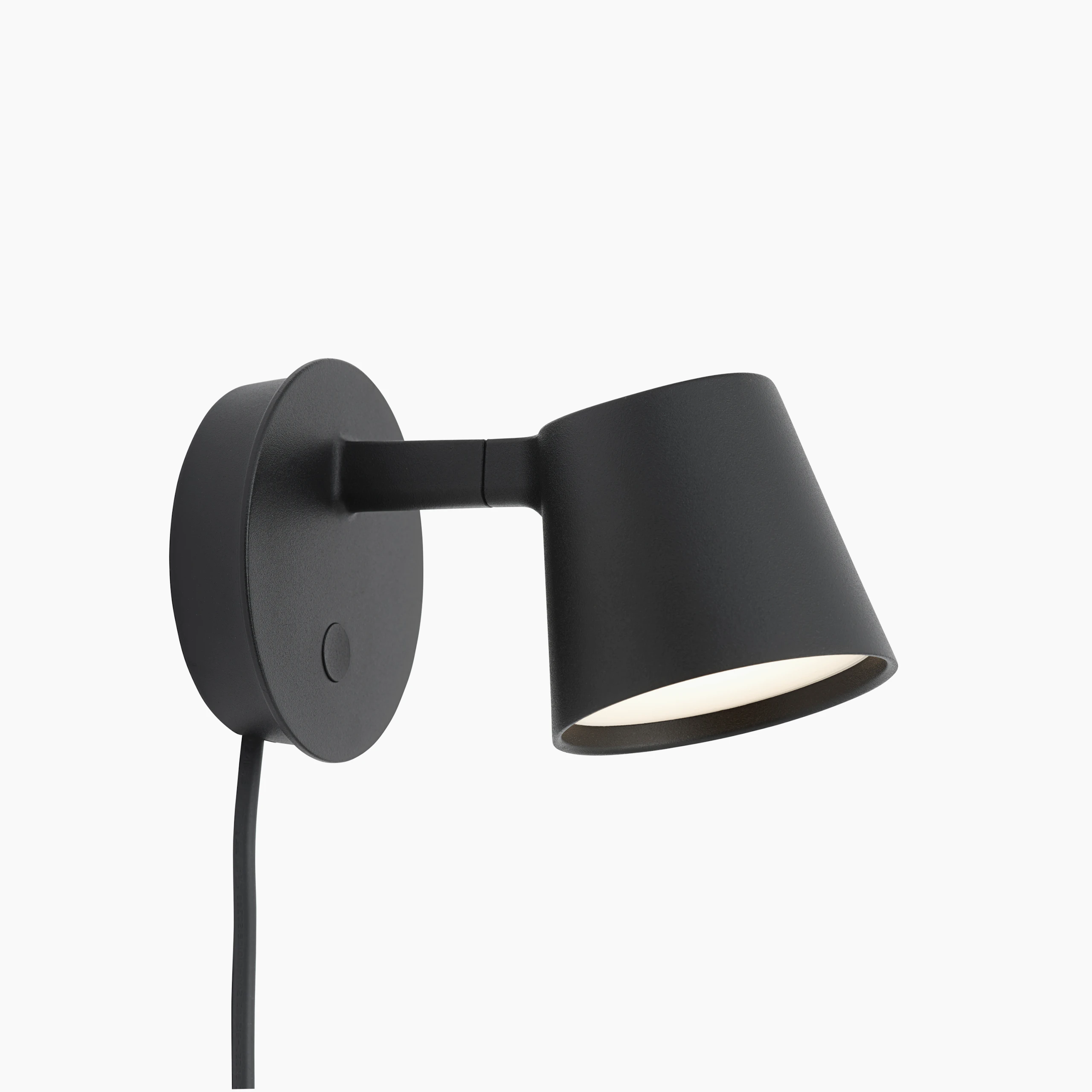 Tip wall lamp black Muuto 5000x5000 hi res
