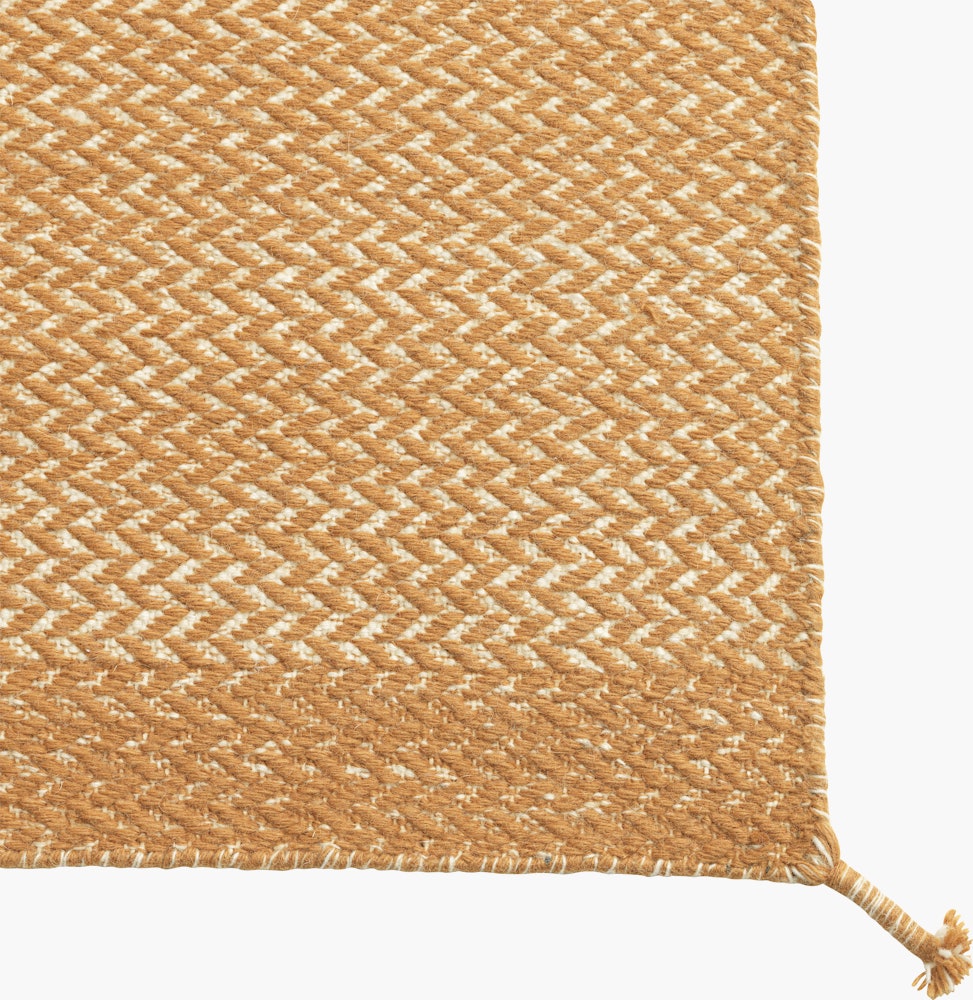 Ply rug 85x140 burnt orange detail