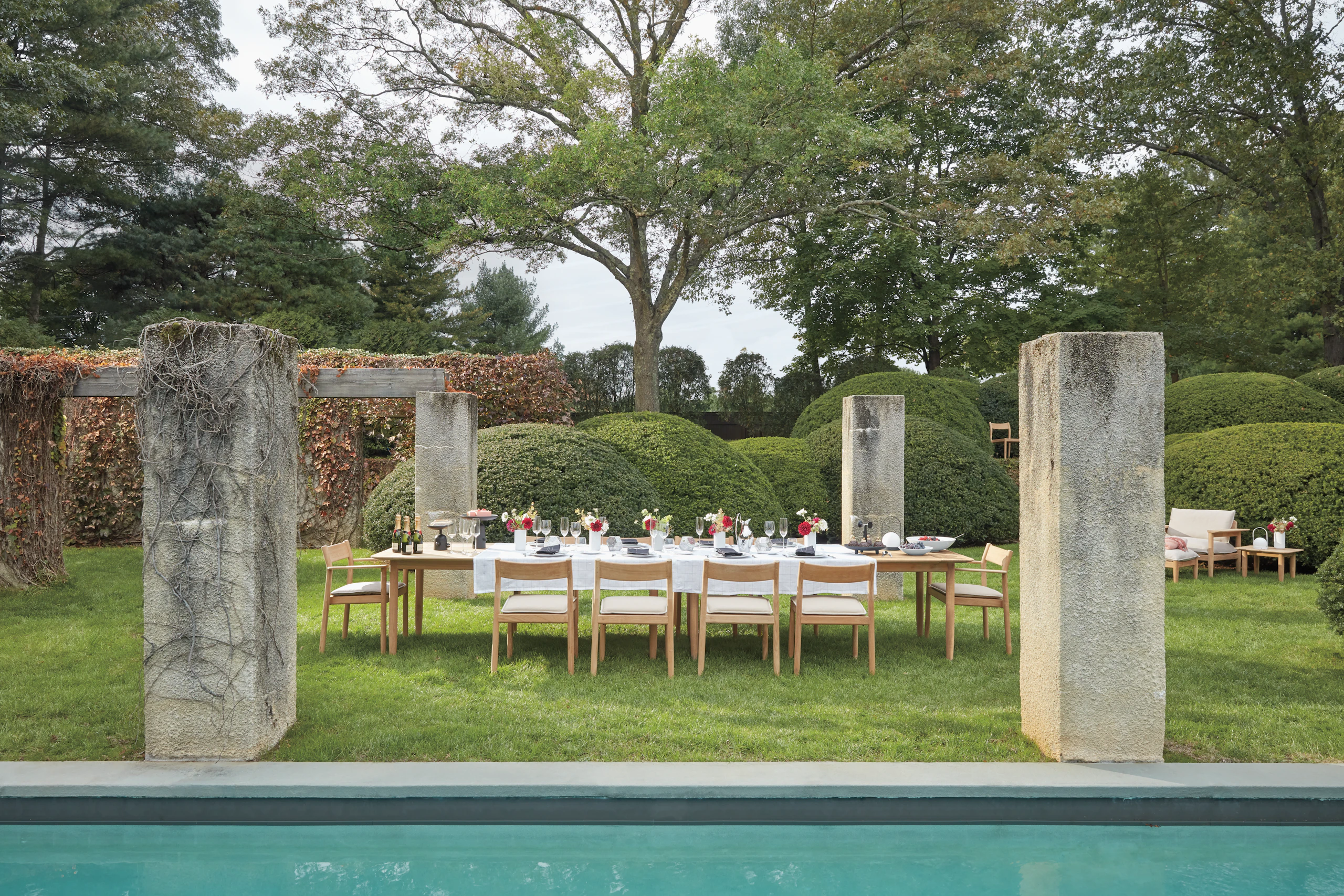 Terassi Dining Table with Terassi Side Chairs