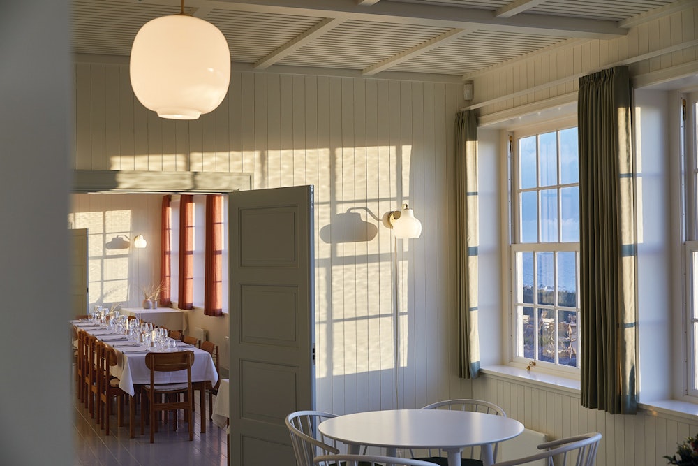 VL Ring Crown Wall Sconce