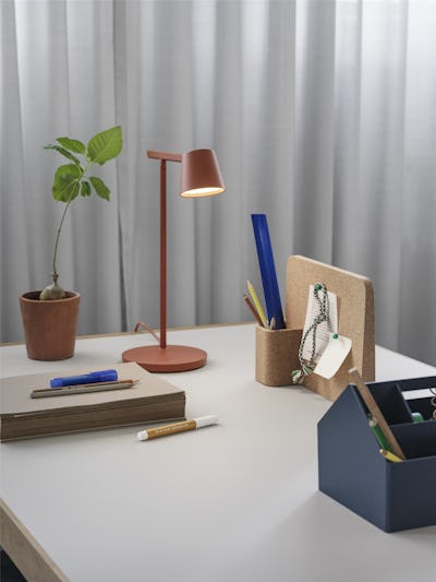 Tip Table Lamp;Story Pinboard;Sketch Toolbox