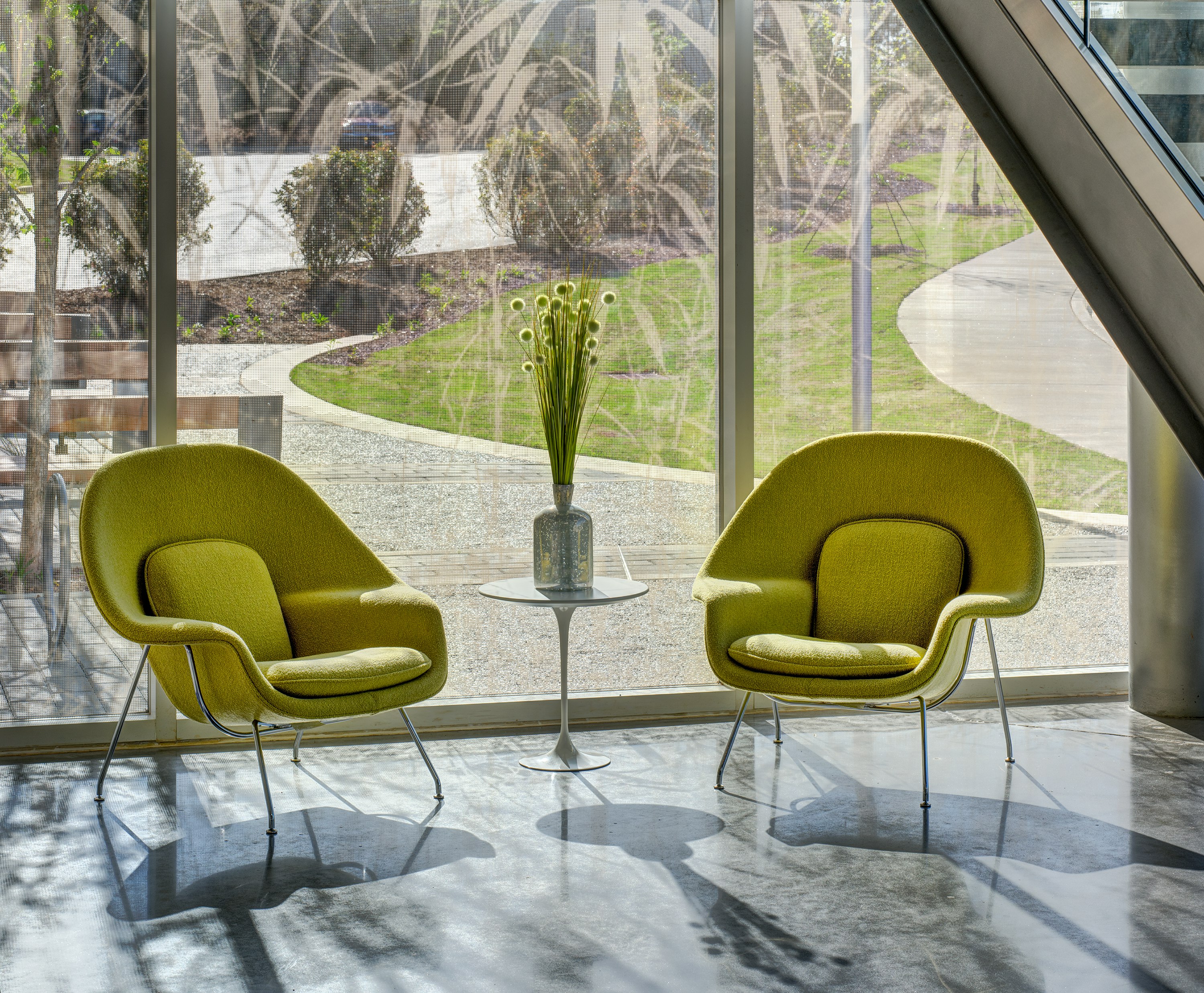healthcare Saarinen Womb Chair Eero Saarinen lounge waiting area patient Saarinen Pedestal Table health care outpatient facility