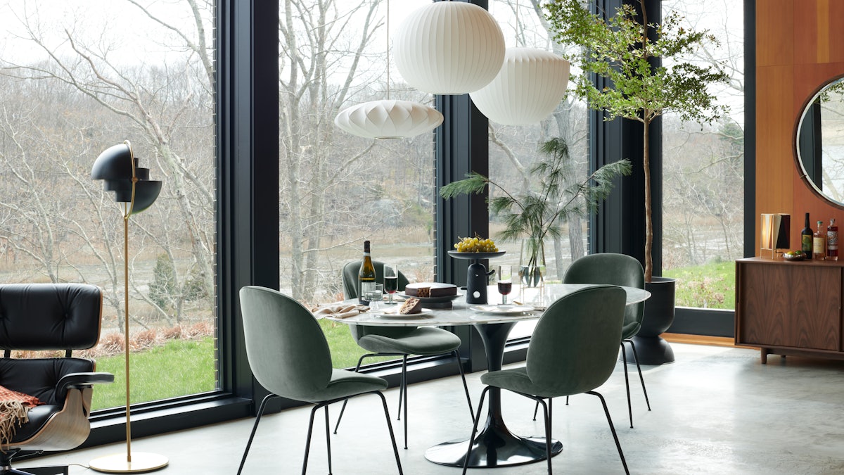 Saarinen Dining Table,  Beetle Side Chairs, and Nelson Bubble Pendants in a dining room setting