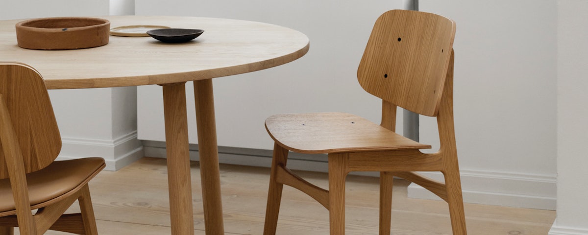 Soborg Model 3050 Chairs at a dining table