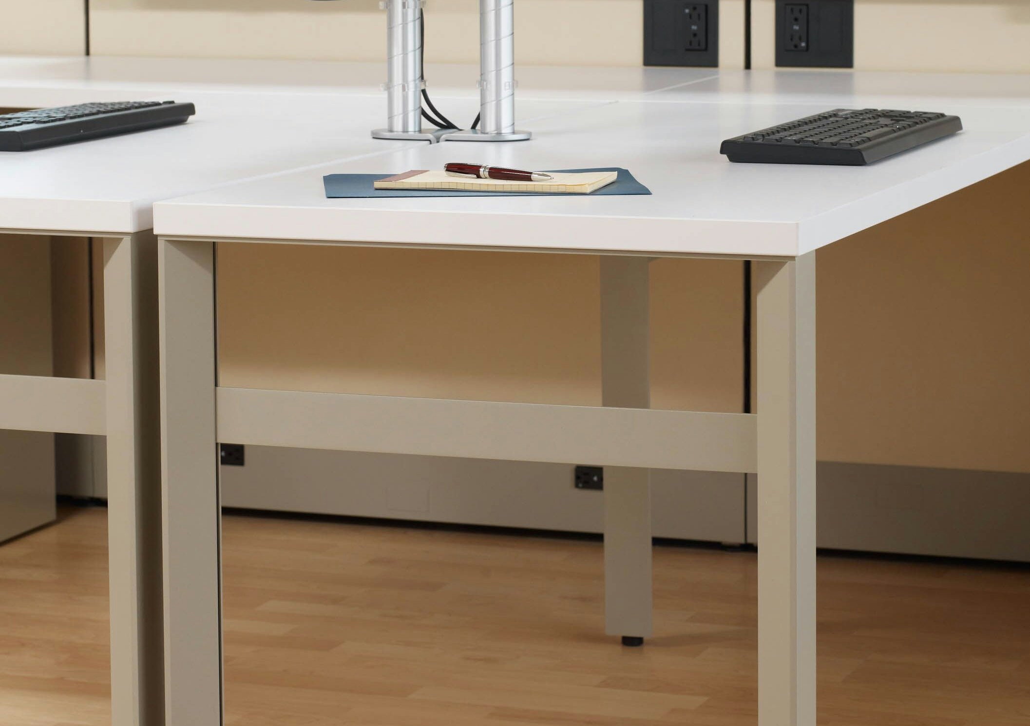 Sapper™ Single Monitor Arm | Knoll