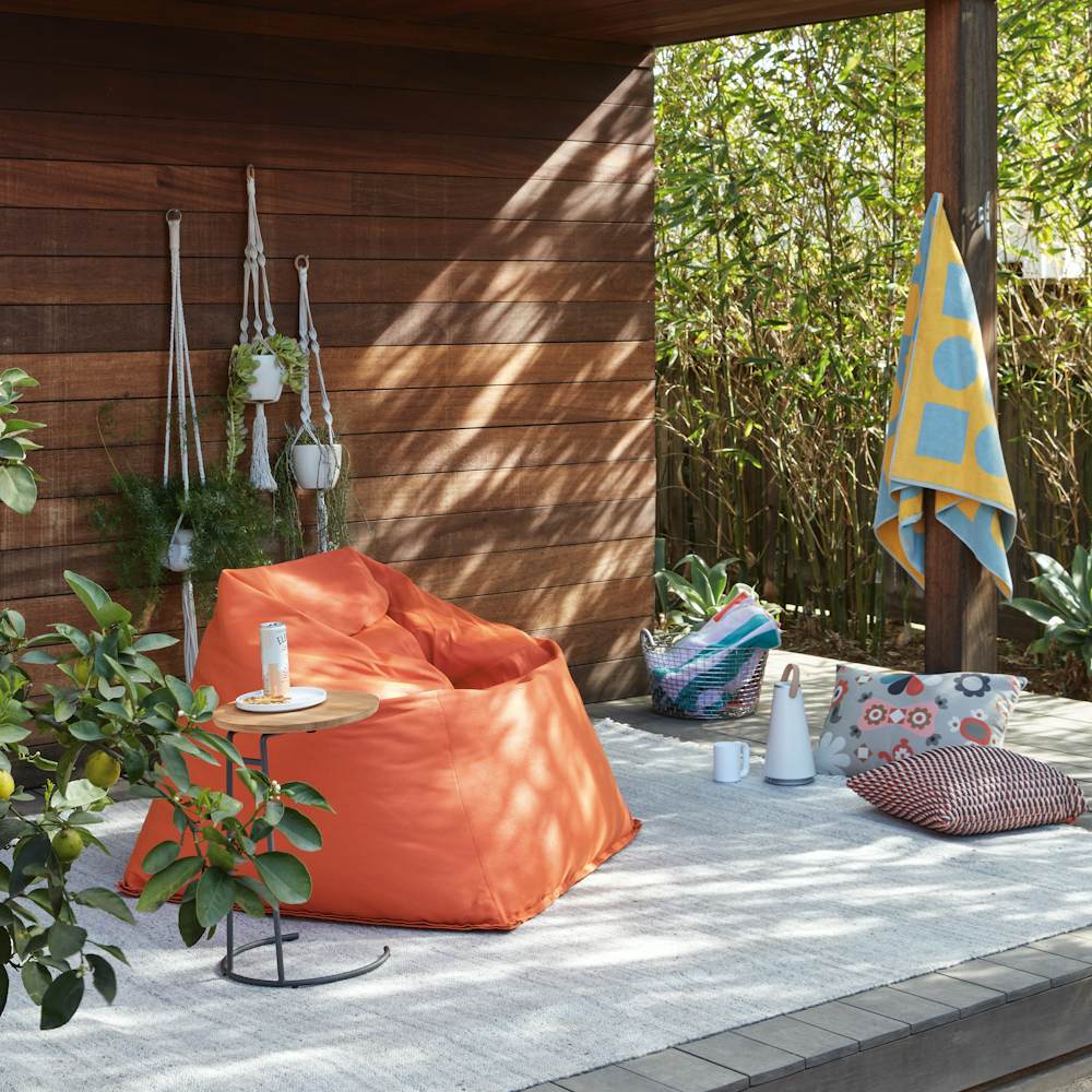 Easy Bean Everest Chair with Outdoor T.710 Small Side Table