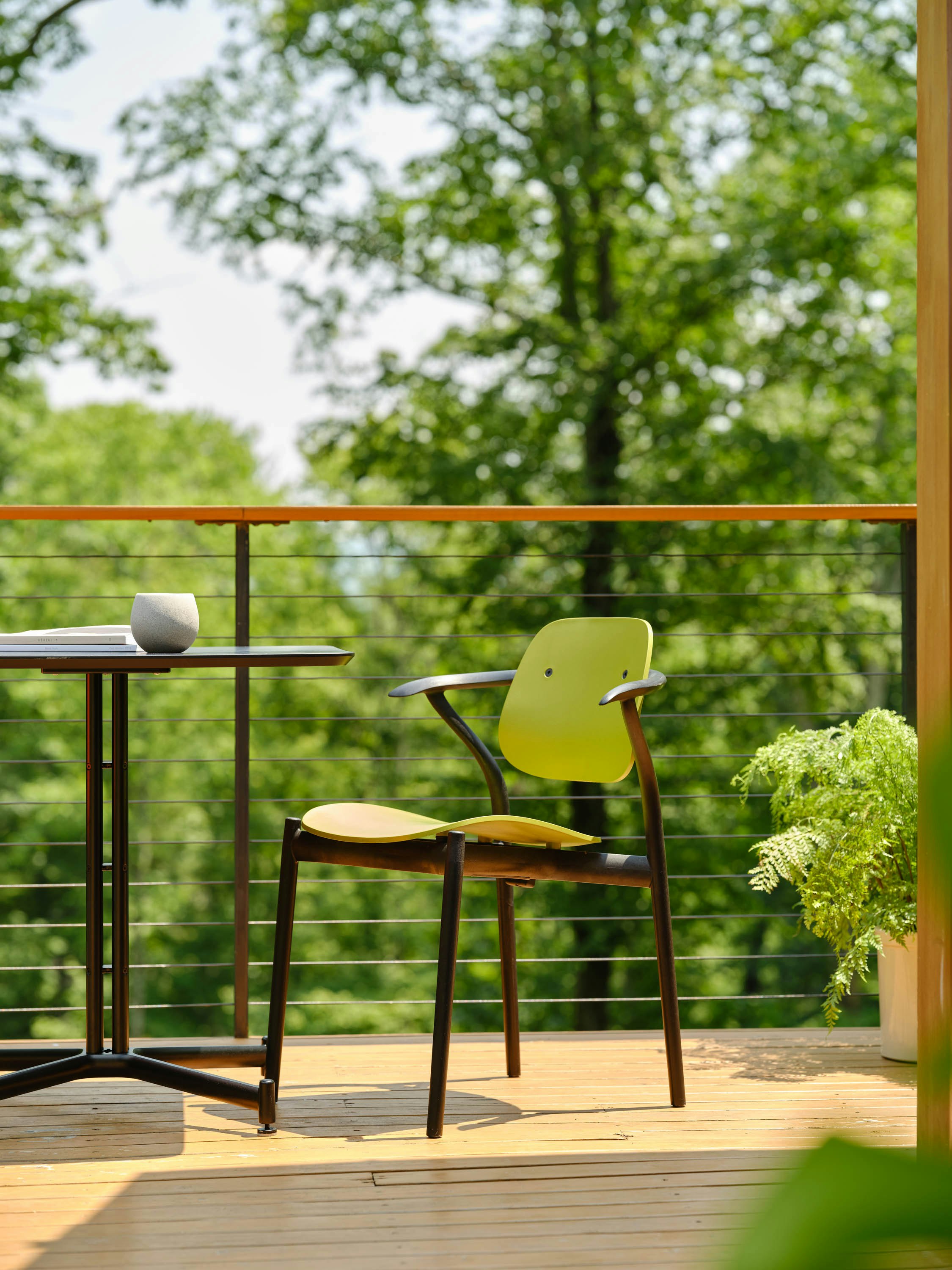 Iquo Stacking Armchair