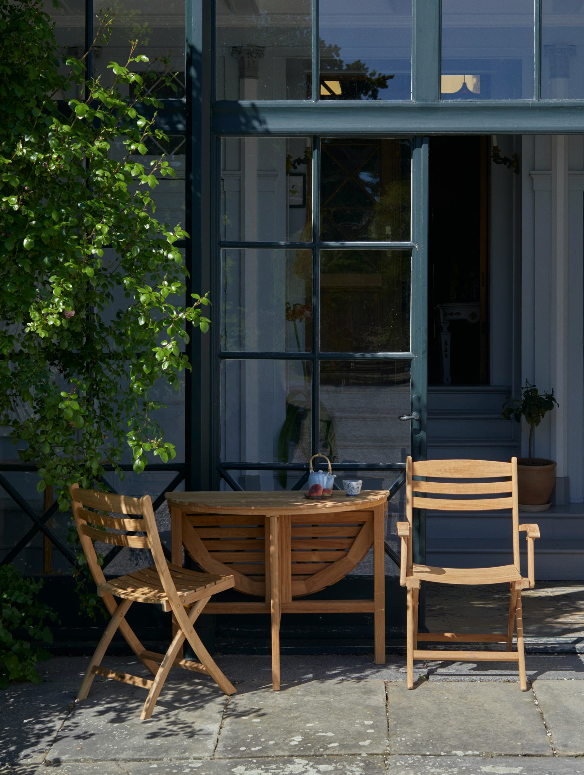 Gate leg best sale table with chairs