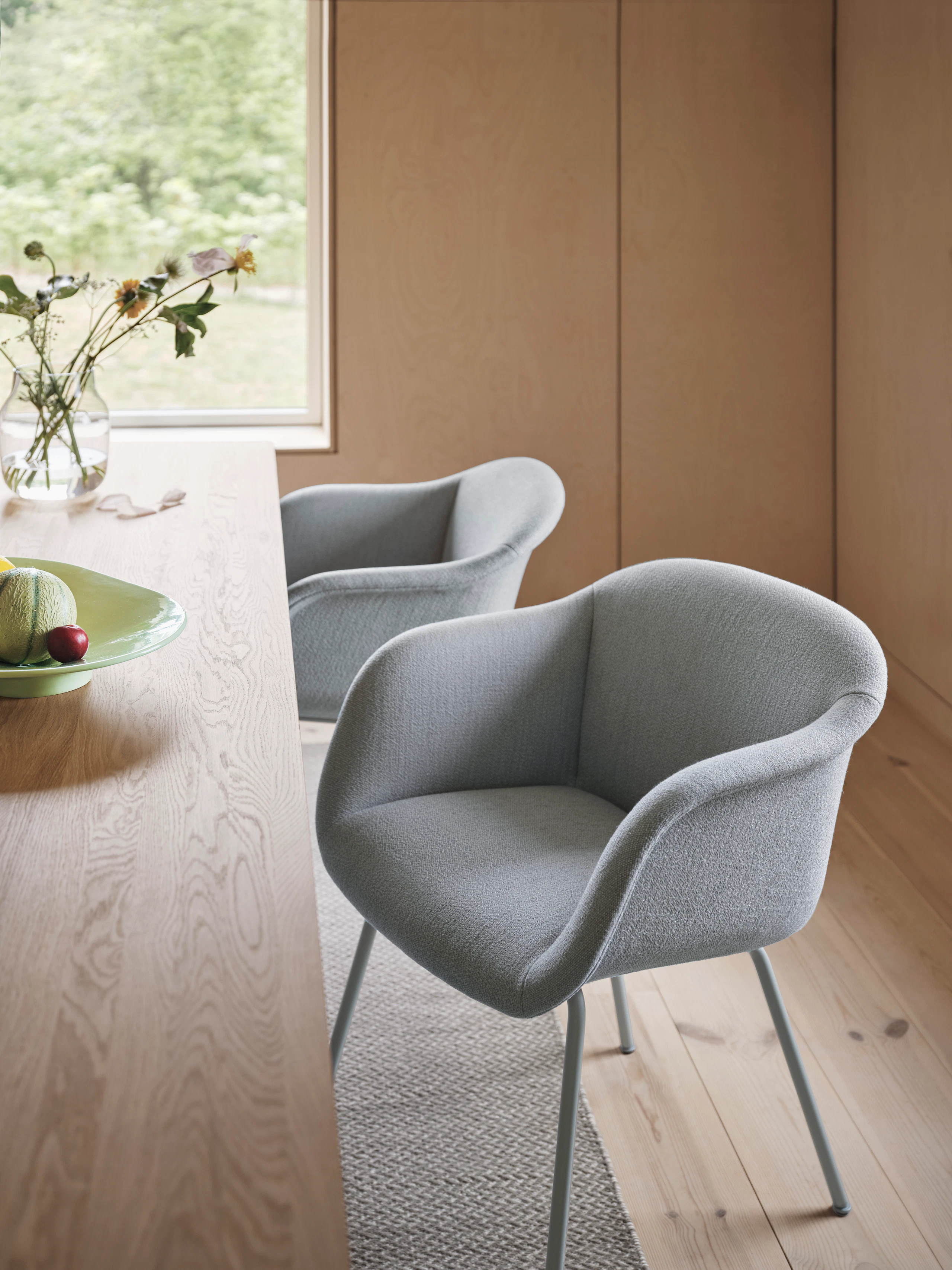 Fiber Soft Armchair Tube Base in Ecriture 710/Grey 70/70 Table 255x108 cm in Oak/Grey Mere Bowl 52x36 cm in Light Green Ply Rug 200x300 cm in Light Grey Silent Vase Ø20 cm in Clear