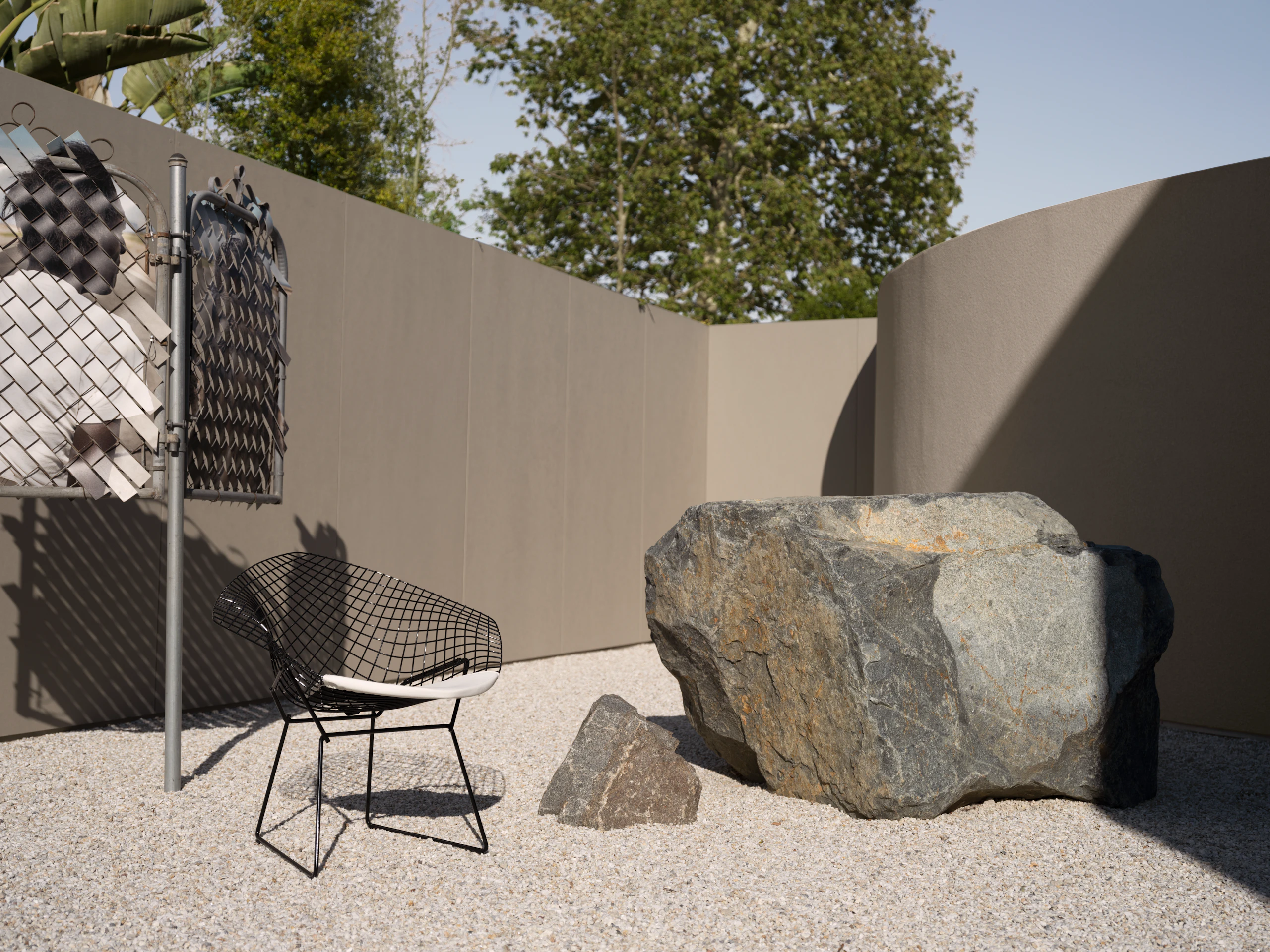 Bertoia Diamond Outdoor Lounge Chair in black and white