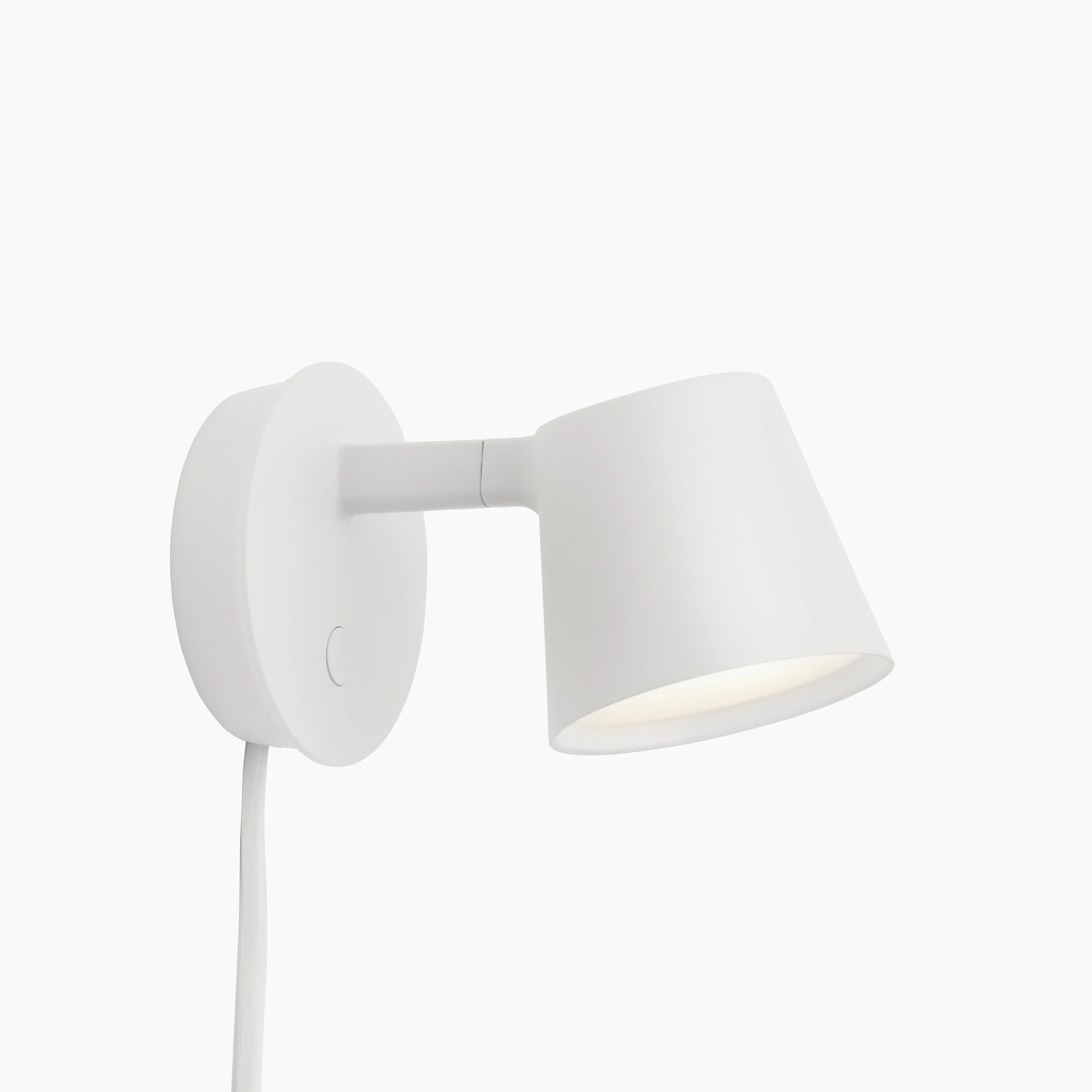 Tip wall lamp white Muuto 5000x5000 hi res