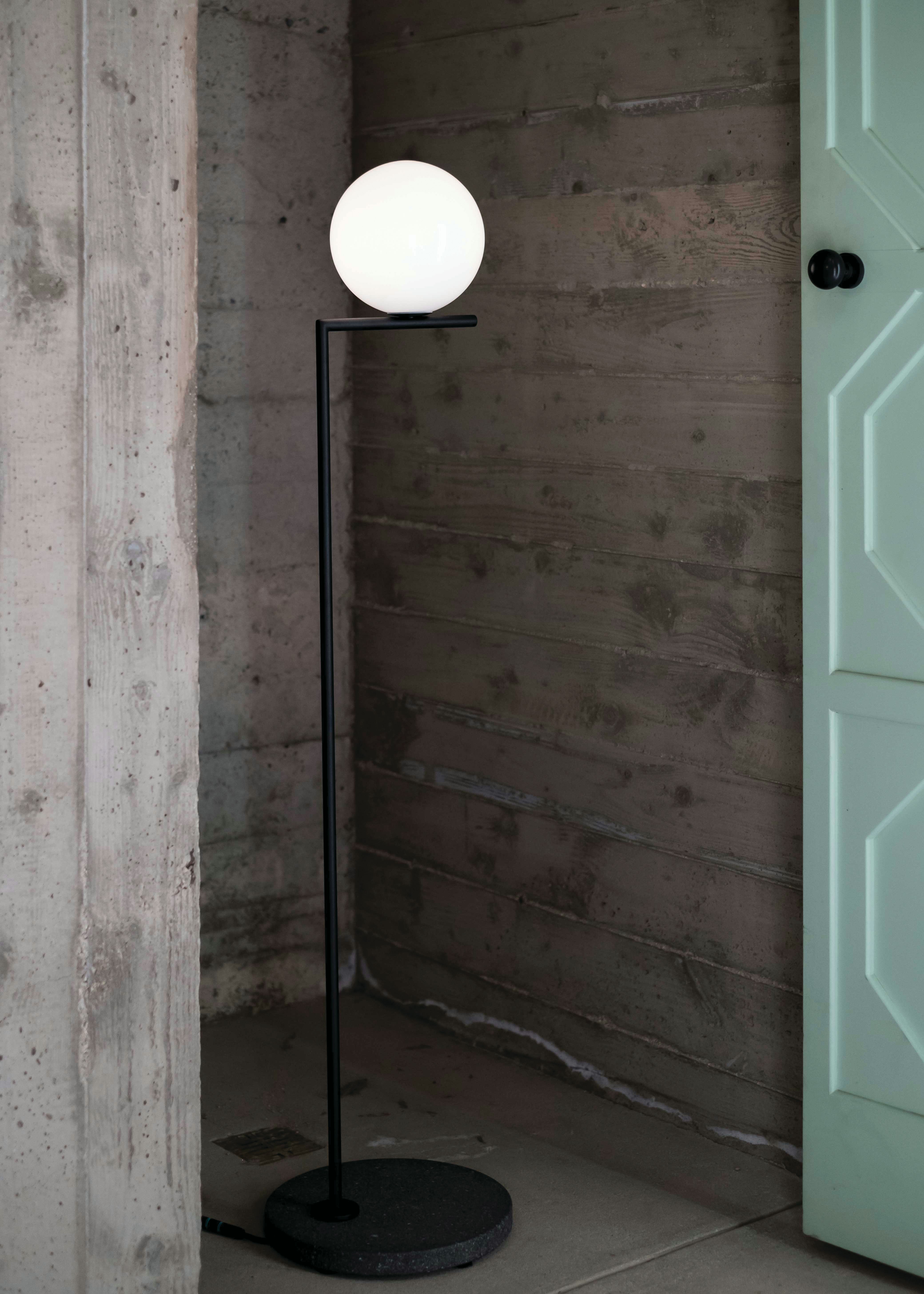 IC Outdoor Floor Lamp