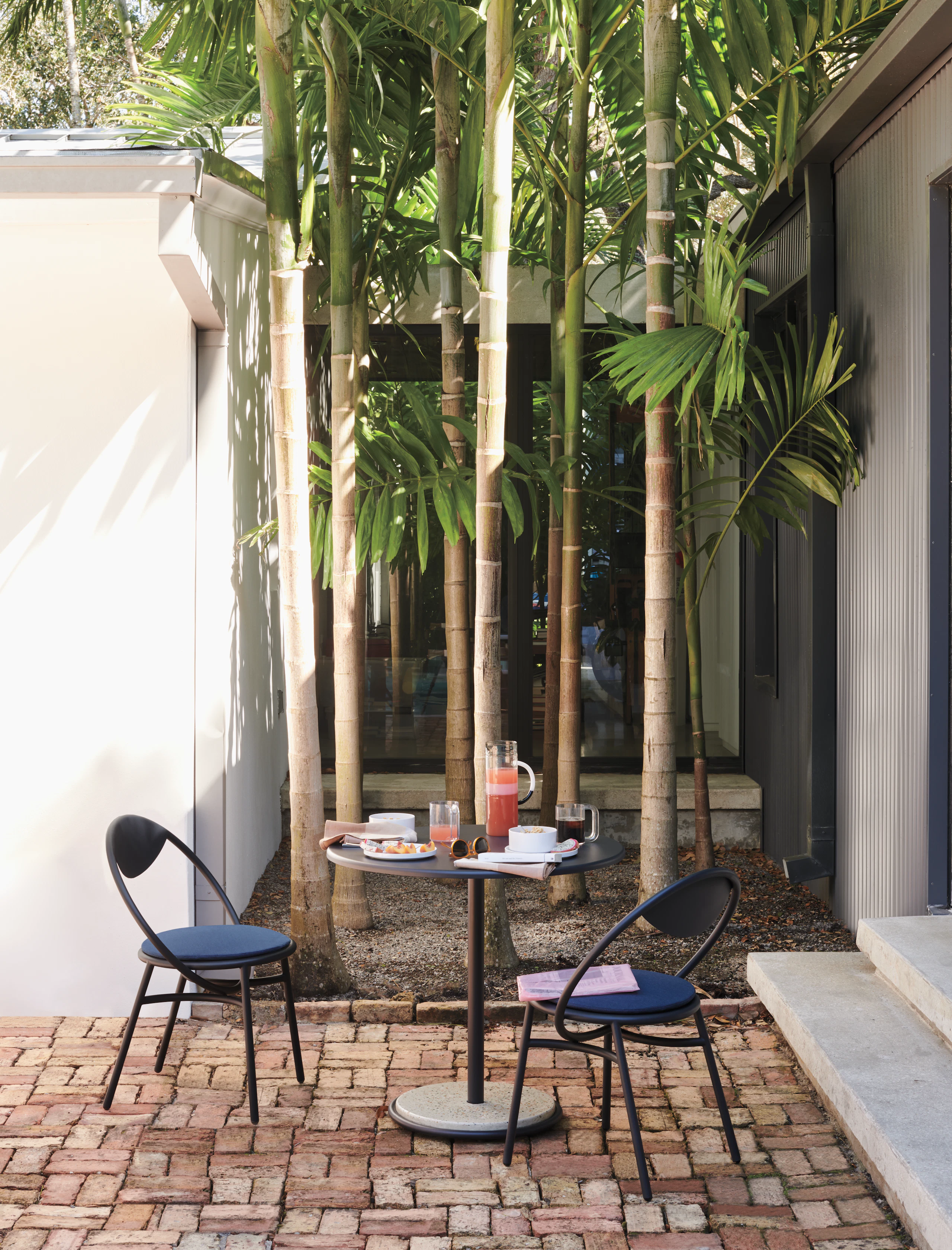 Tide Outdoor Cafe Table and Chairs
