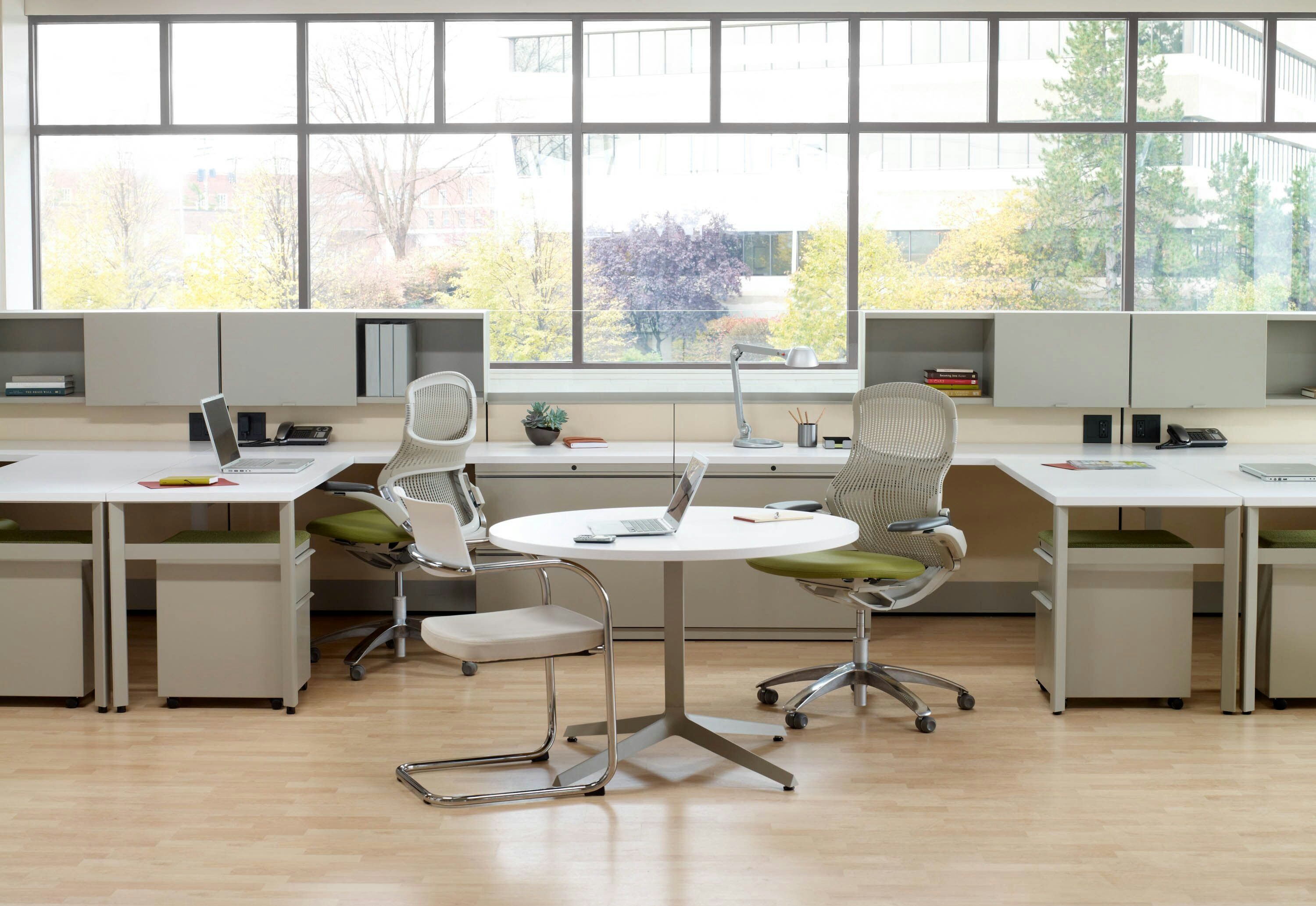 Knoll Design 洋書 Florence Knoll 54 Inch Round Table Desk | B2H