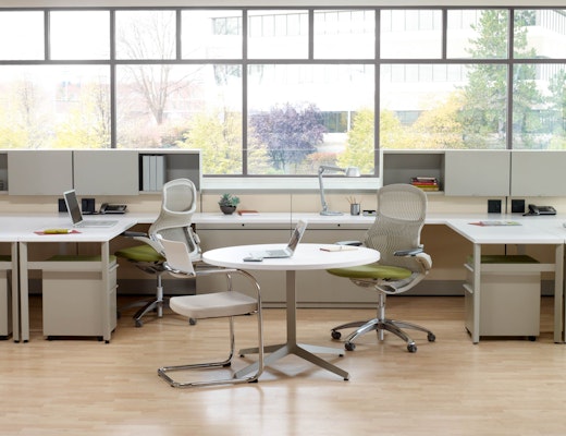 Dividends Horizon Dividends Horizon open plan benching with frameless add up