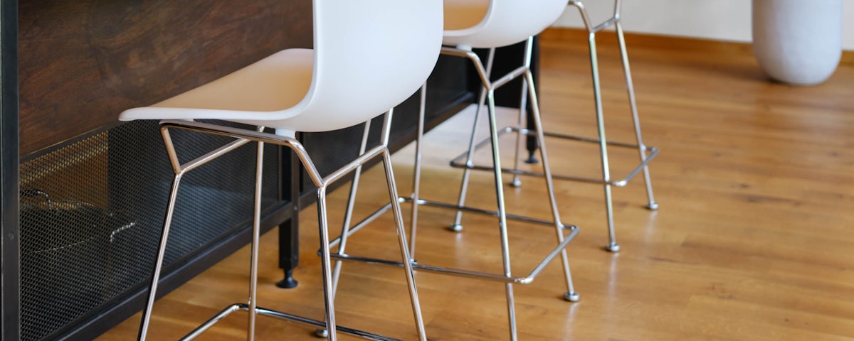 Bertoia Molded Shell Stool