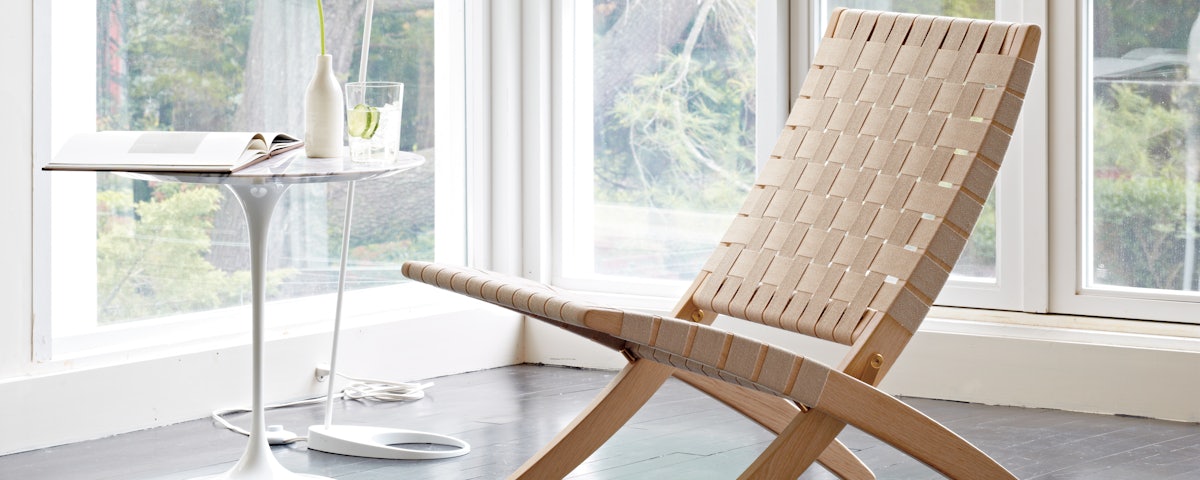 MG501 Cuba Lounge Chair and Saarinen Side Table in a living room setting