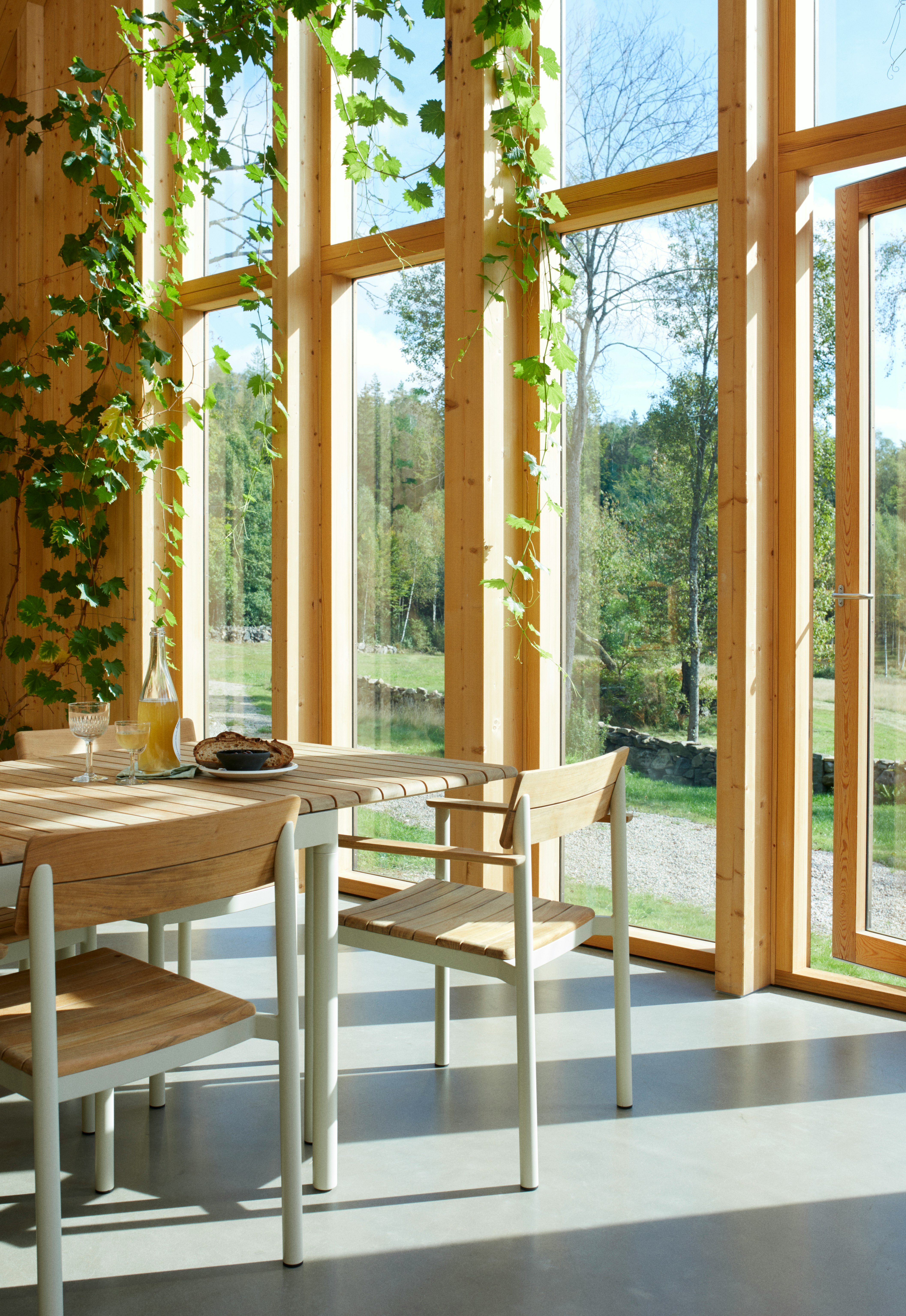 Pelagus Dining Table