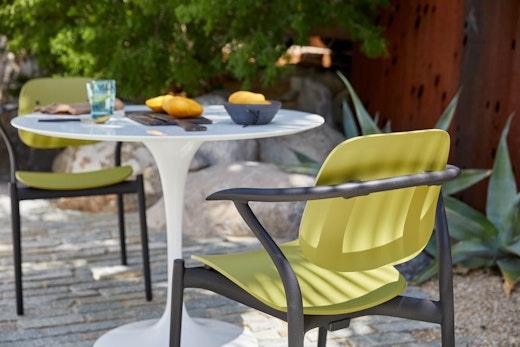 Saarinen Outdoor Dining Table Iquo Armchair