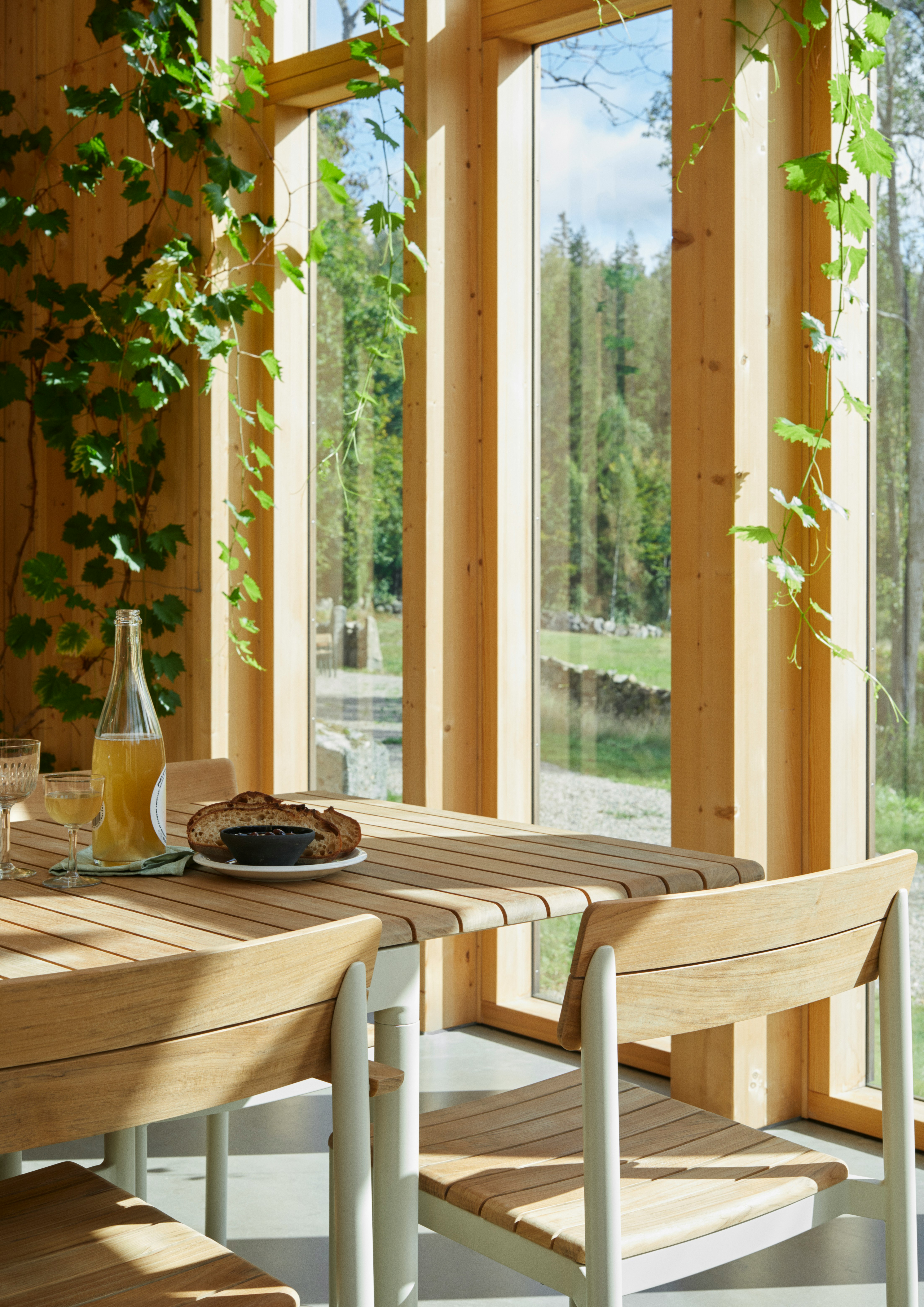 Pelagus Dining Table