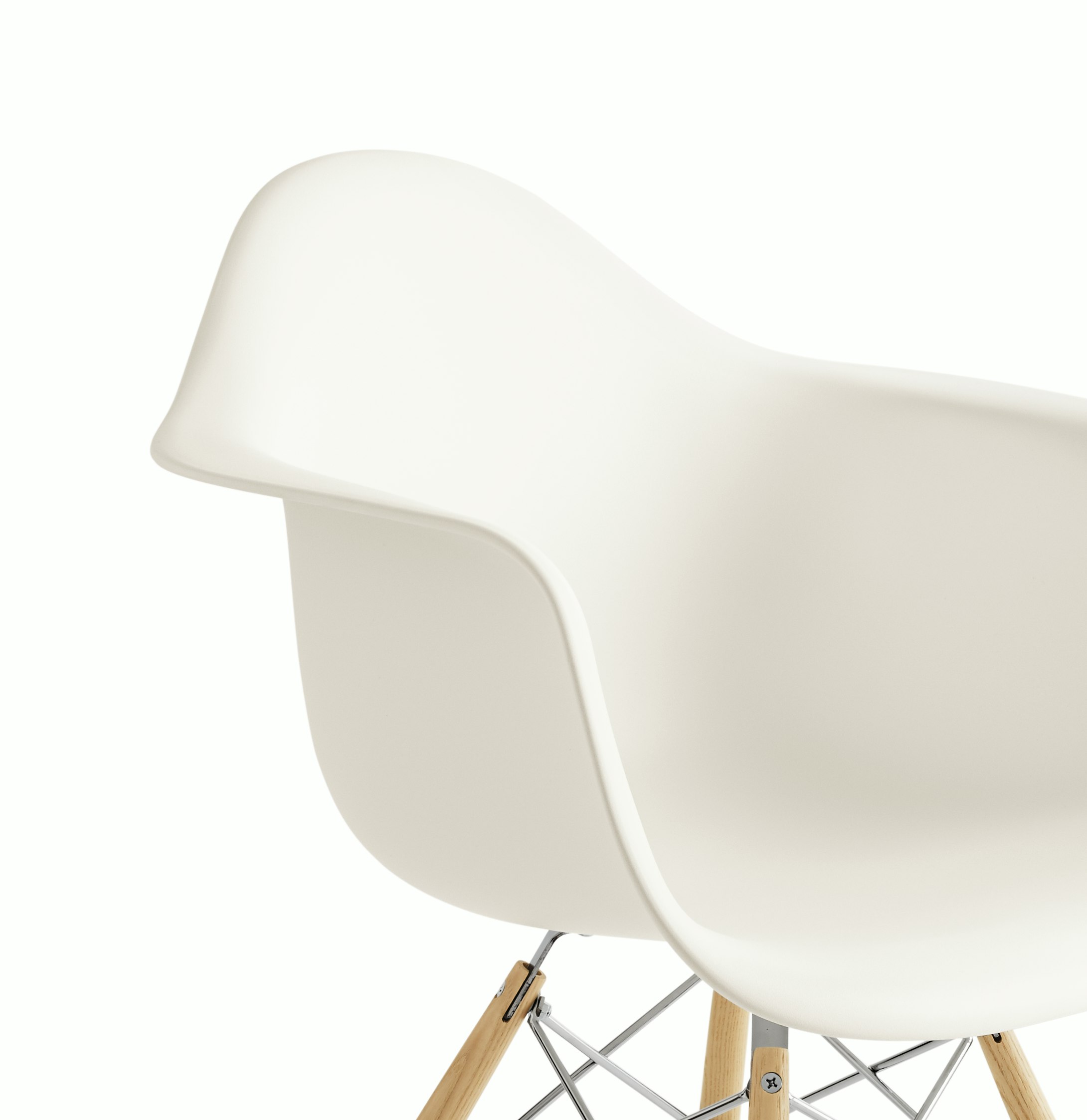 Eames Molded Plastic Dowel-Leg Armchair (DAW)