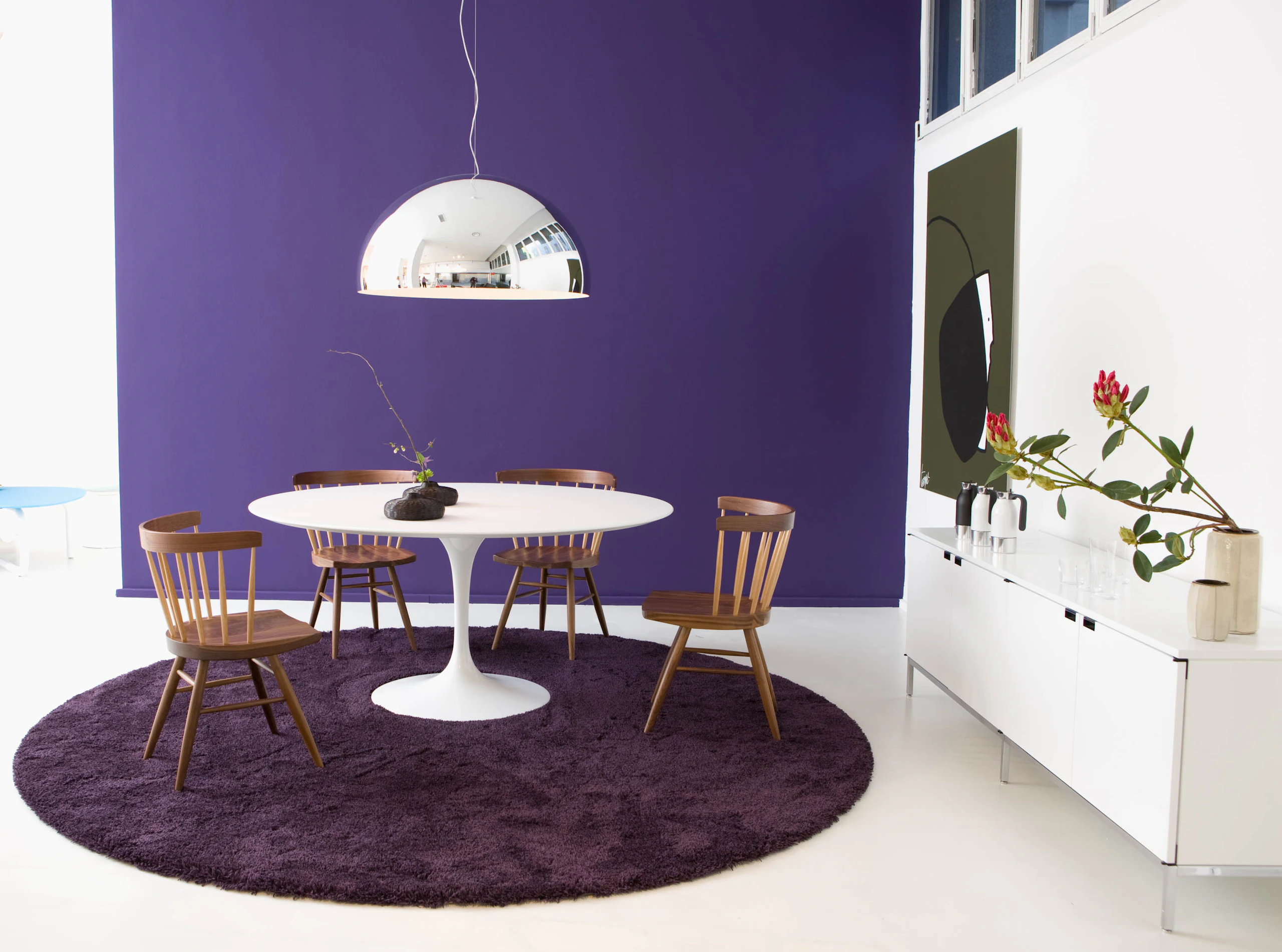 Knoll wood Straight Chair and white Saarinen Dining Table.