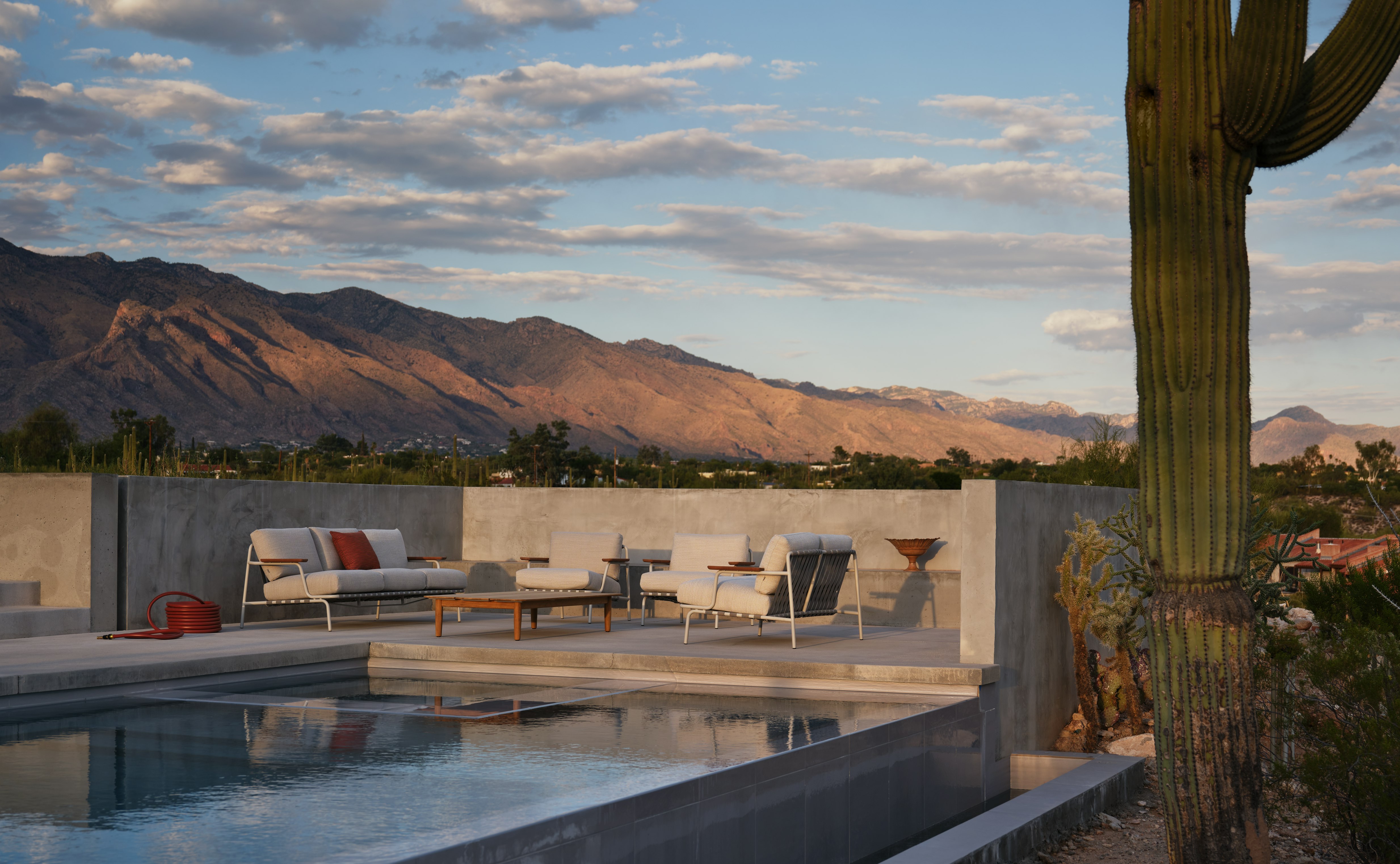 Settle Outdoor Lounge Chair