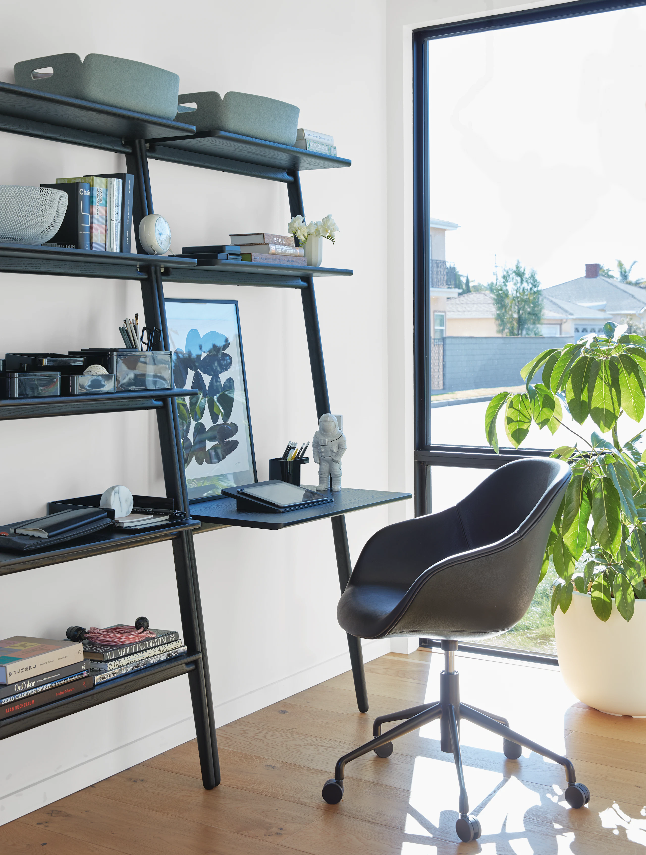 Folk Ladder Desk 32 with About a Chair 153 Office Chair