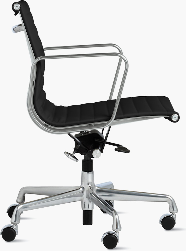 Eames Aluminum Group Management Chair with Pneumatic Lift