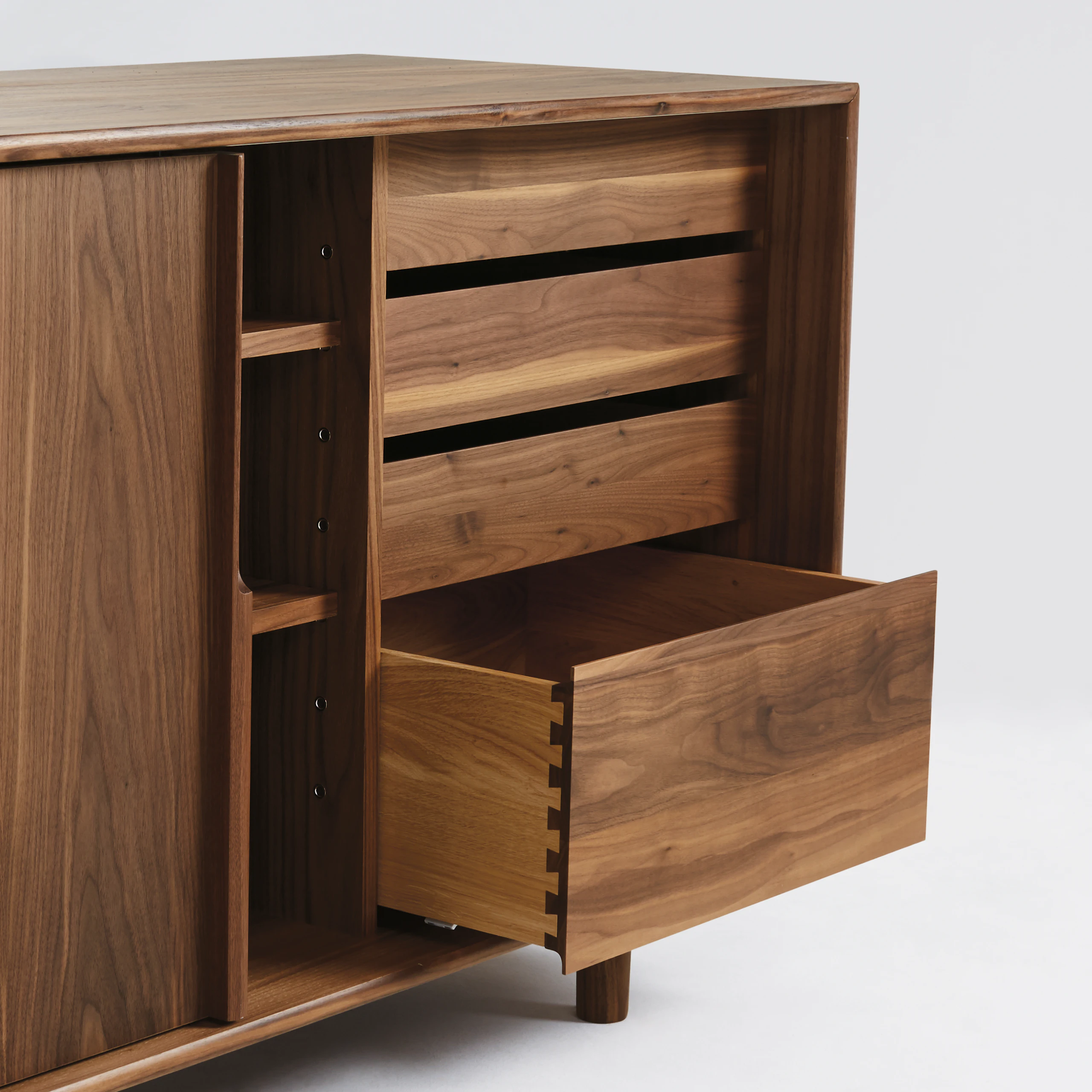 Edel Credenza