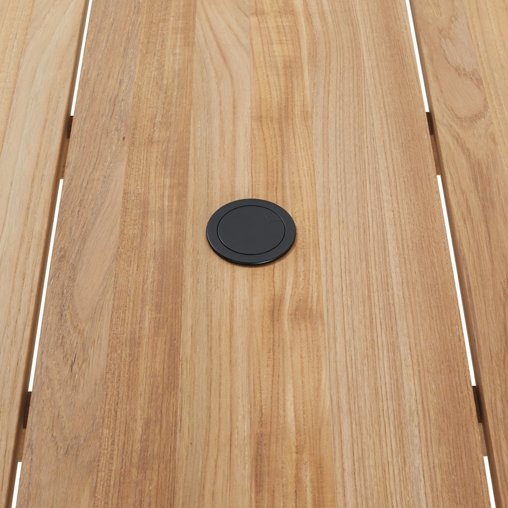 Terassi Dining Table