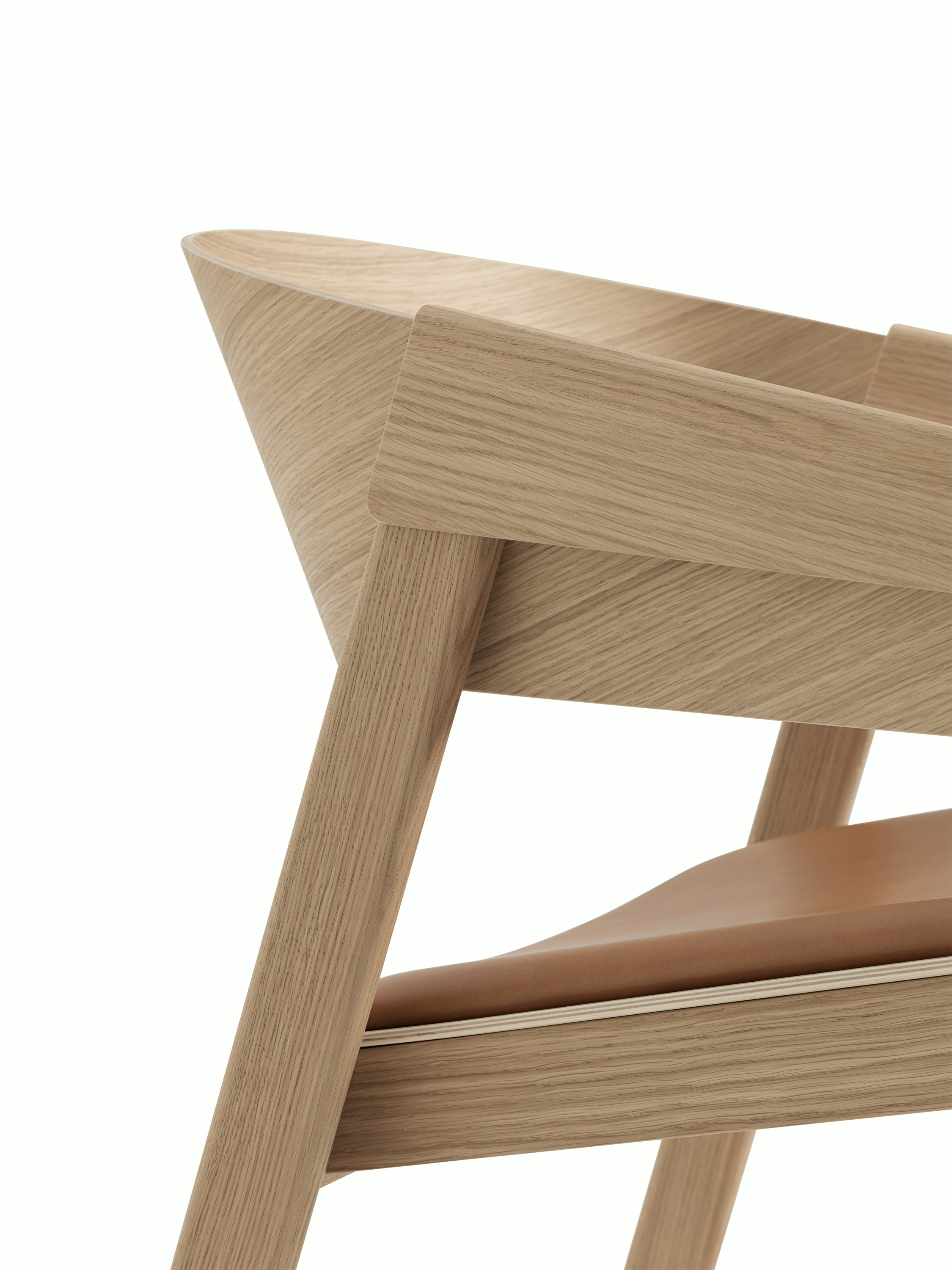 Cover lounge chair oak cognac refine detail b Muuto