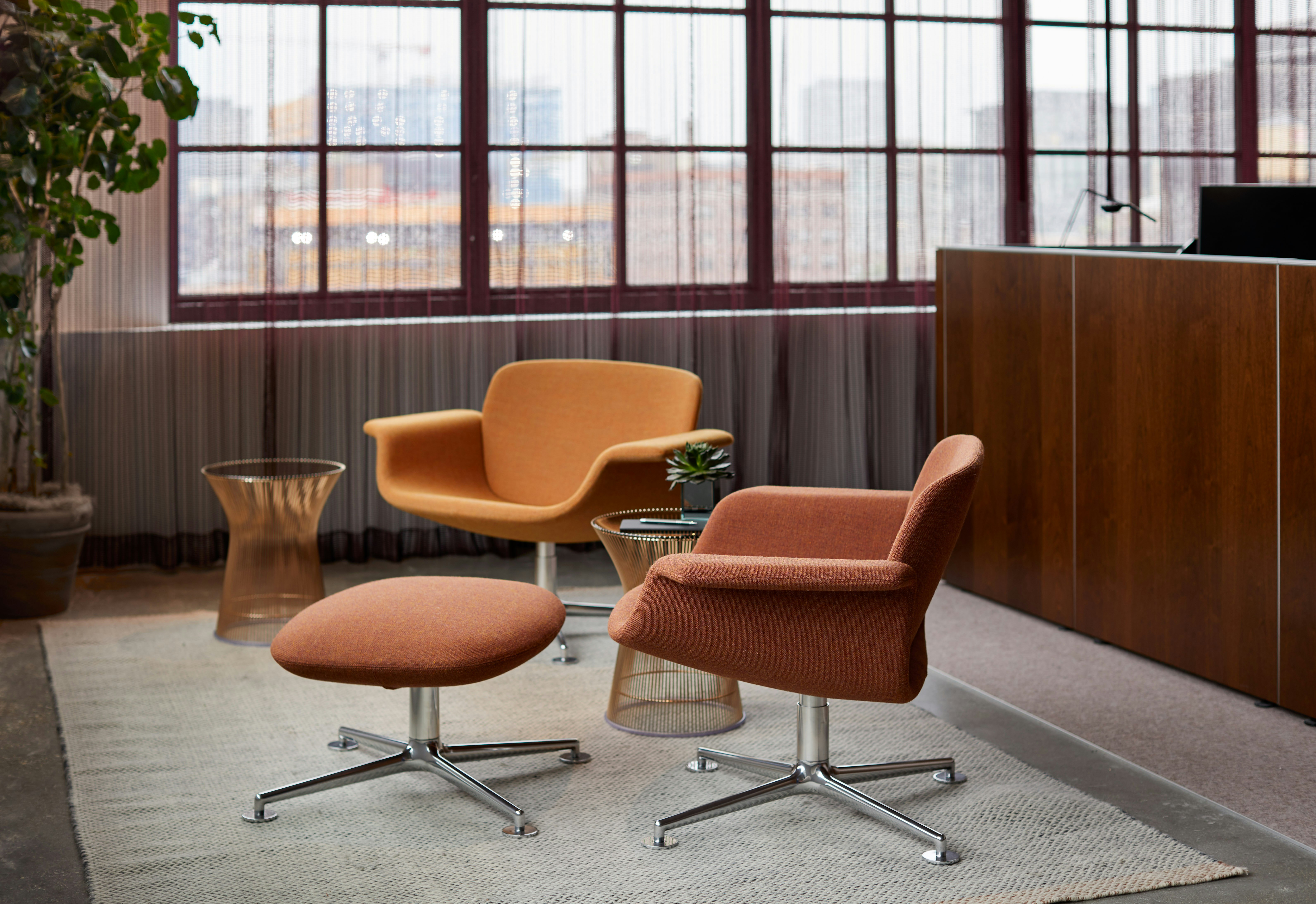 KN01 Swivel Lounge Chair, Knoll | MillerKnoll