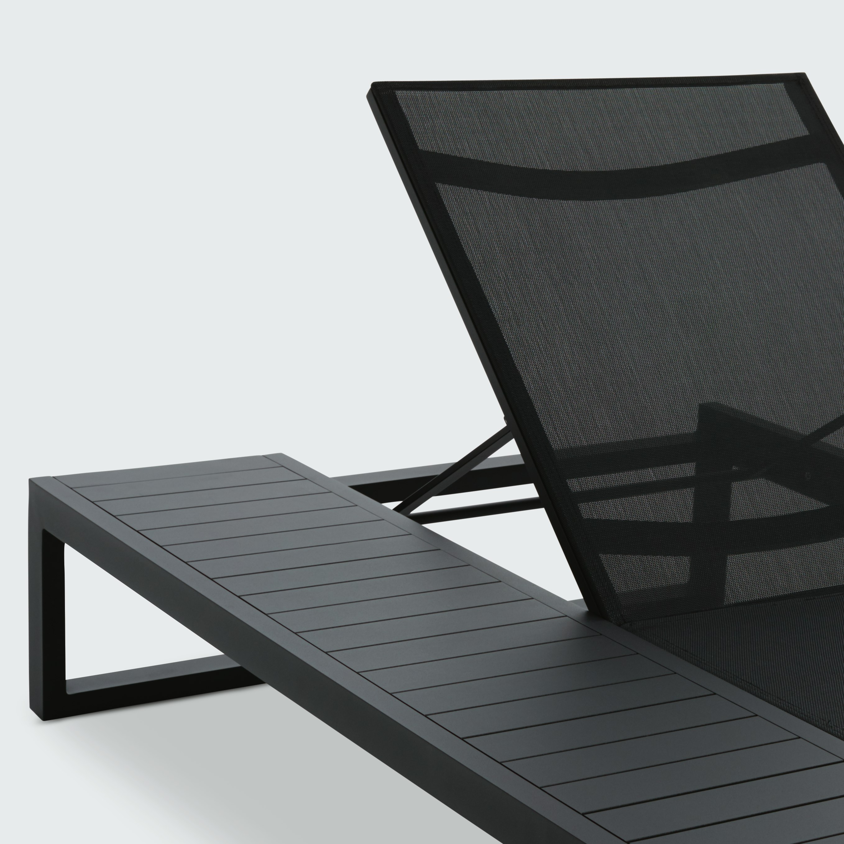 EOS Platform Lounger