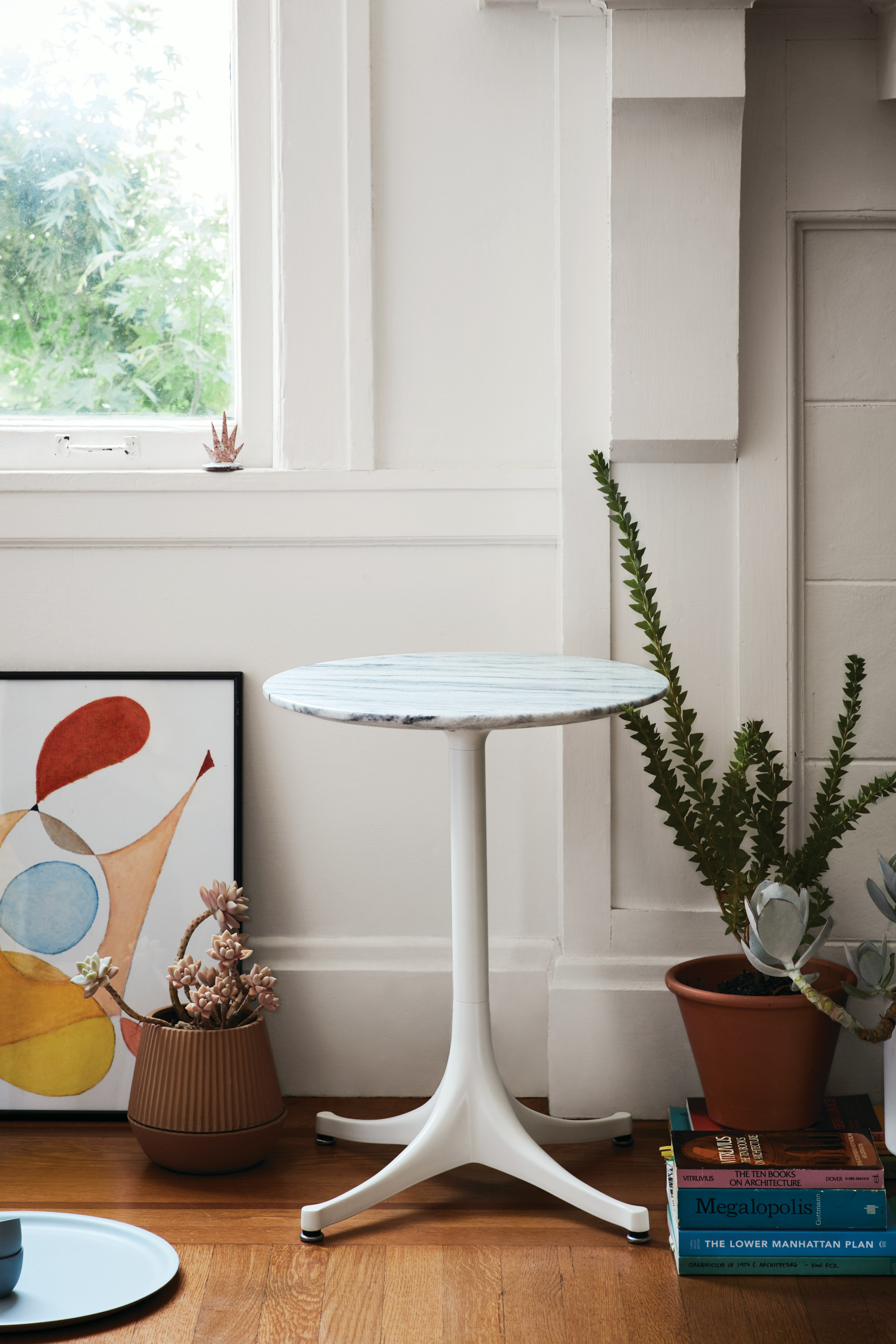 Nelson Pedestal Table Outdoor