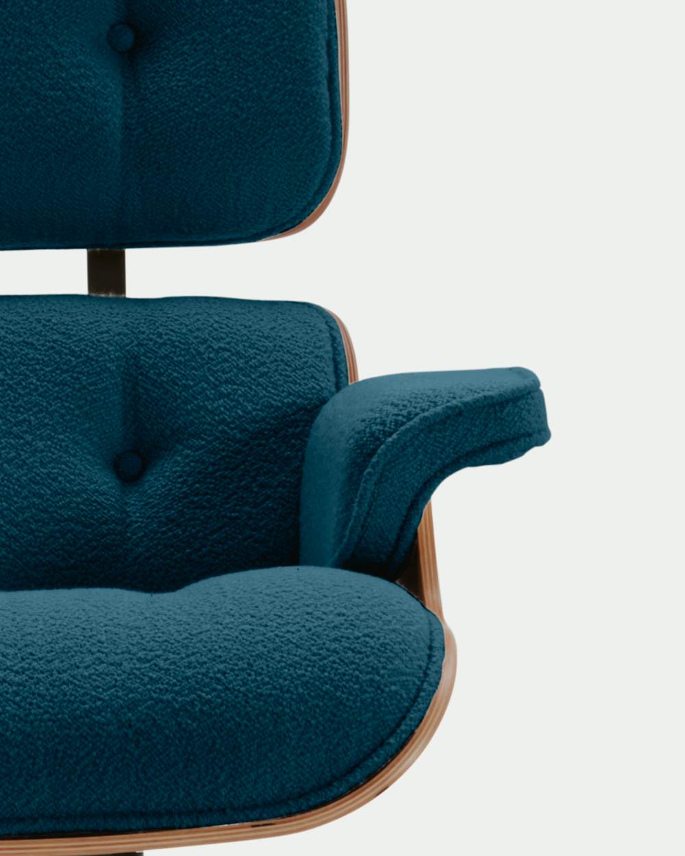  Eames Lounge Chair