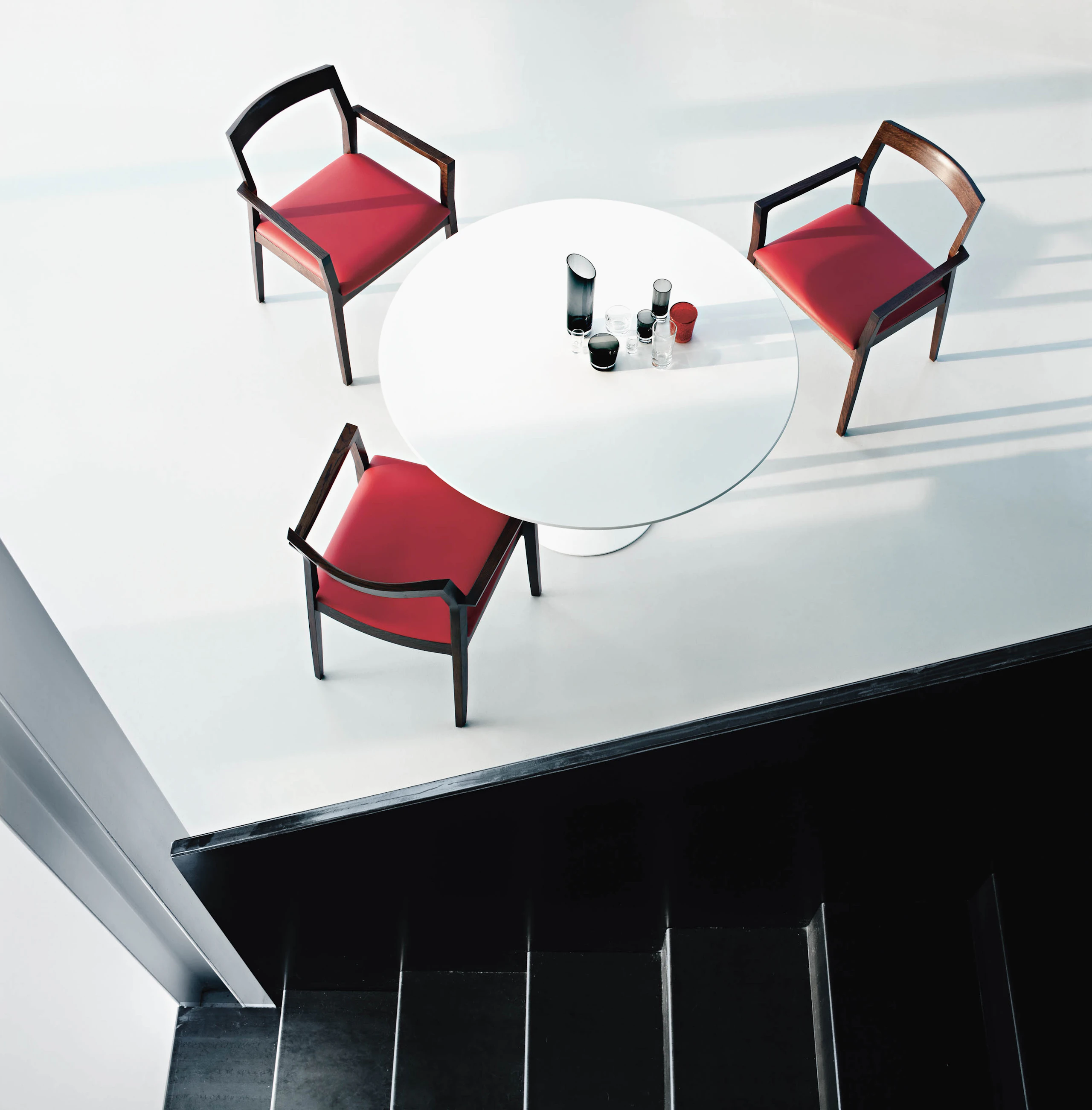 Knoll Krusin Side Chair and Saarinen Dining Table