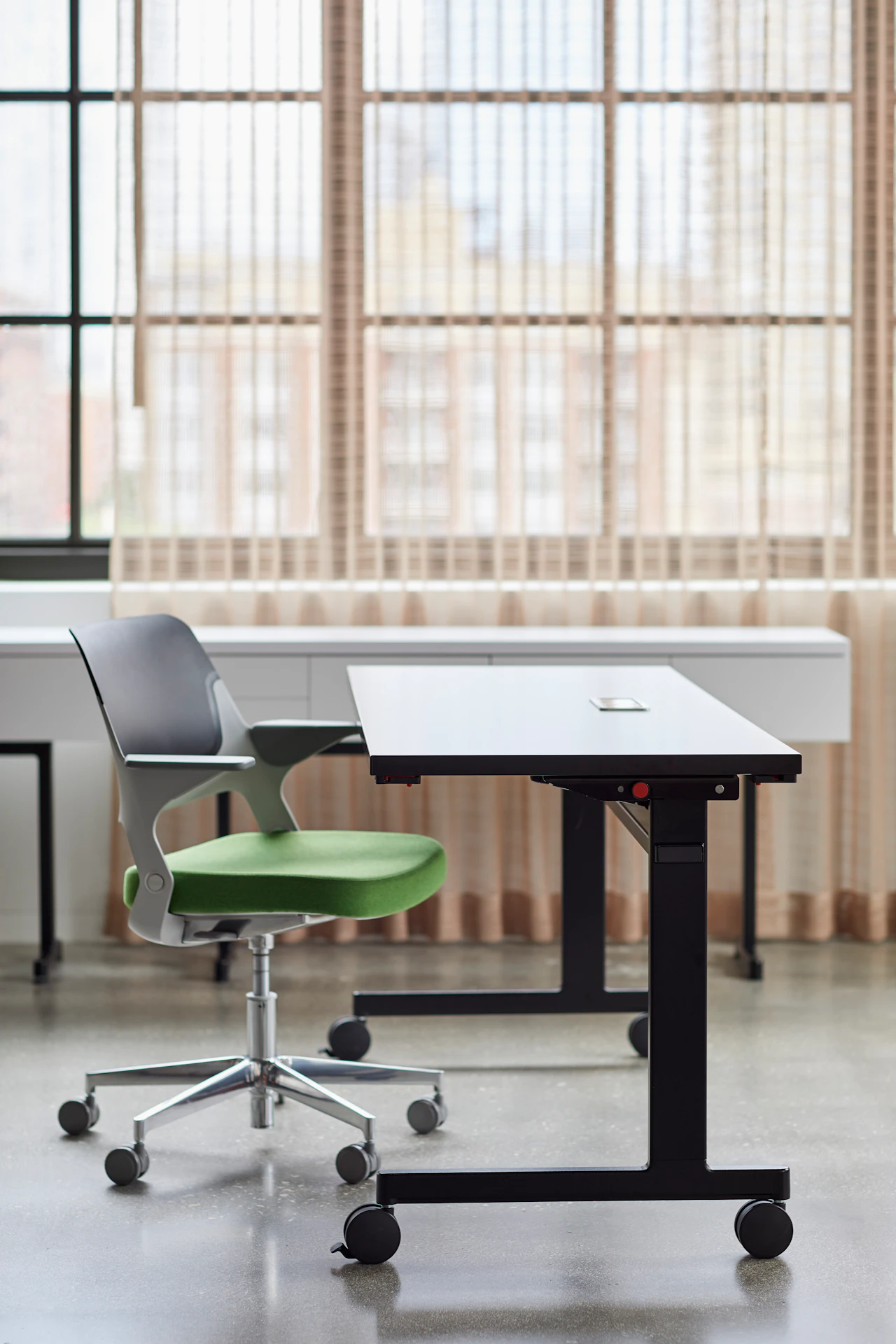 Pixel Tables, Knoll | MillerKnoll
