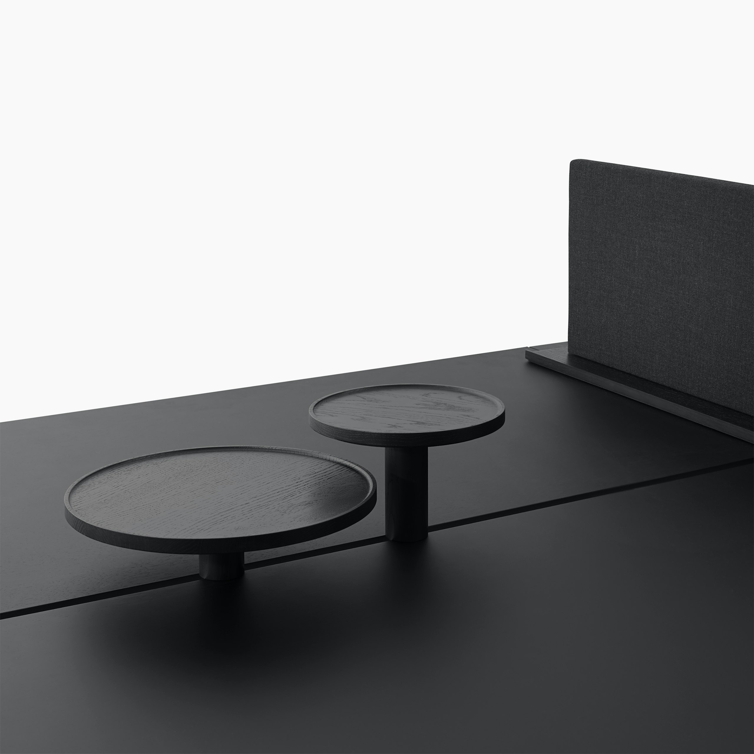 Linear system table black nanolaminate tray screen remix 183 detail Muuto