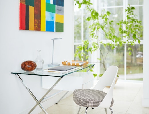 Albini Desk with Saarinen Armless Executive Plastic Back Chair Saarinen Armless Executive Plastic Back Chair Albini Desk Muuto Leaf Table Lamp