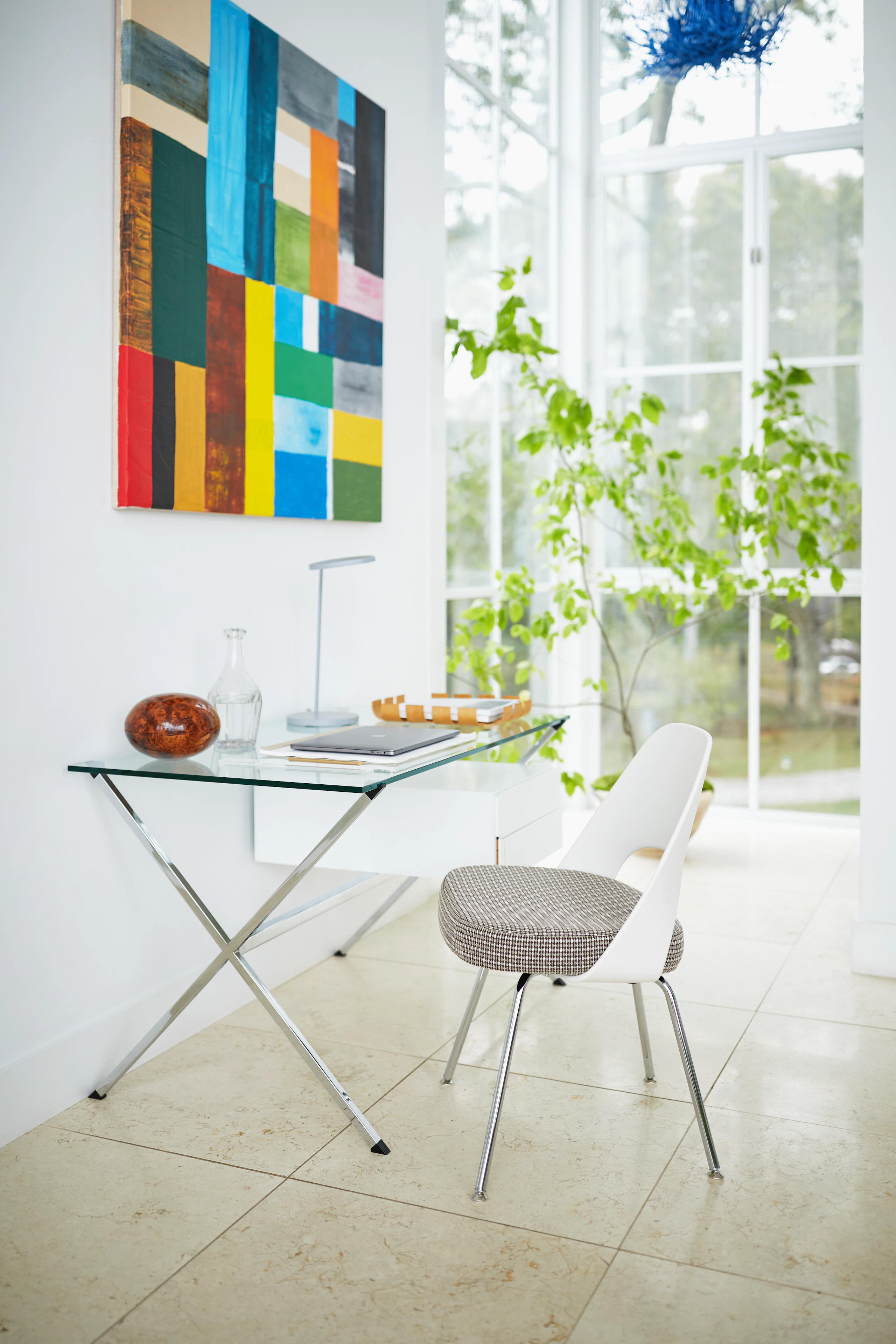 Saarinen Armless Executive Plastic Back Chair Albini Desk