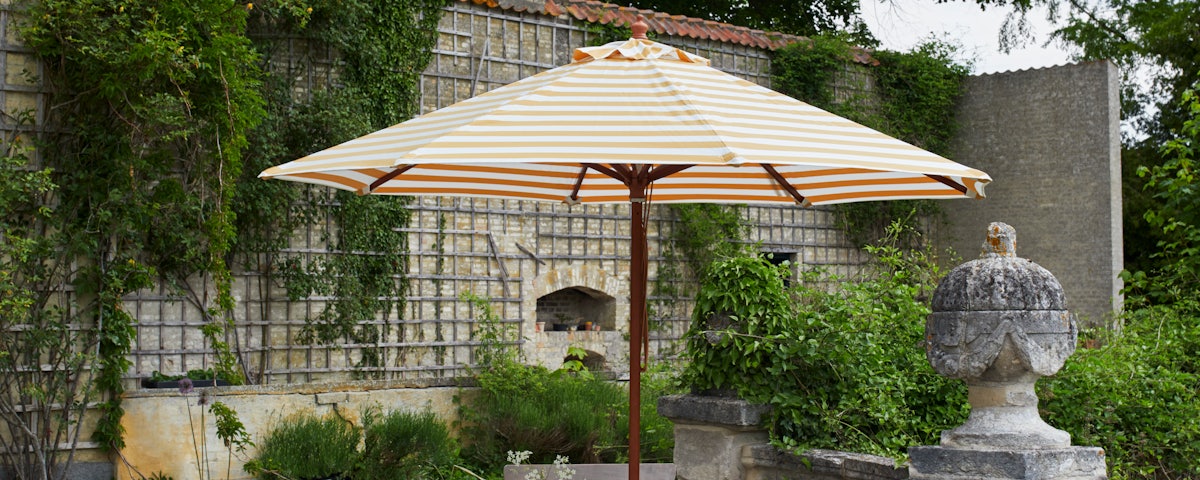 Messina Circle Umbrella in an outdoor patio setting