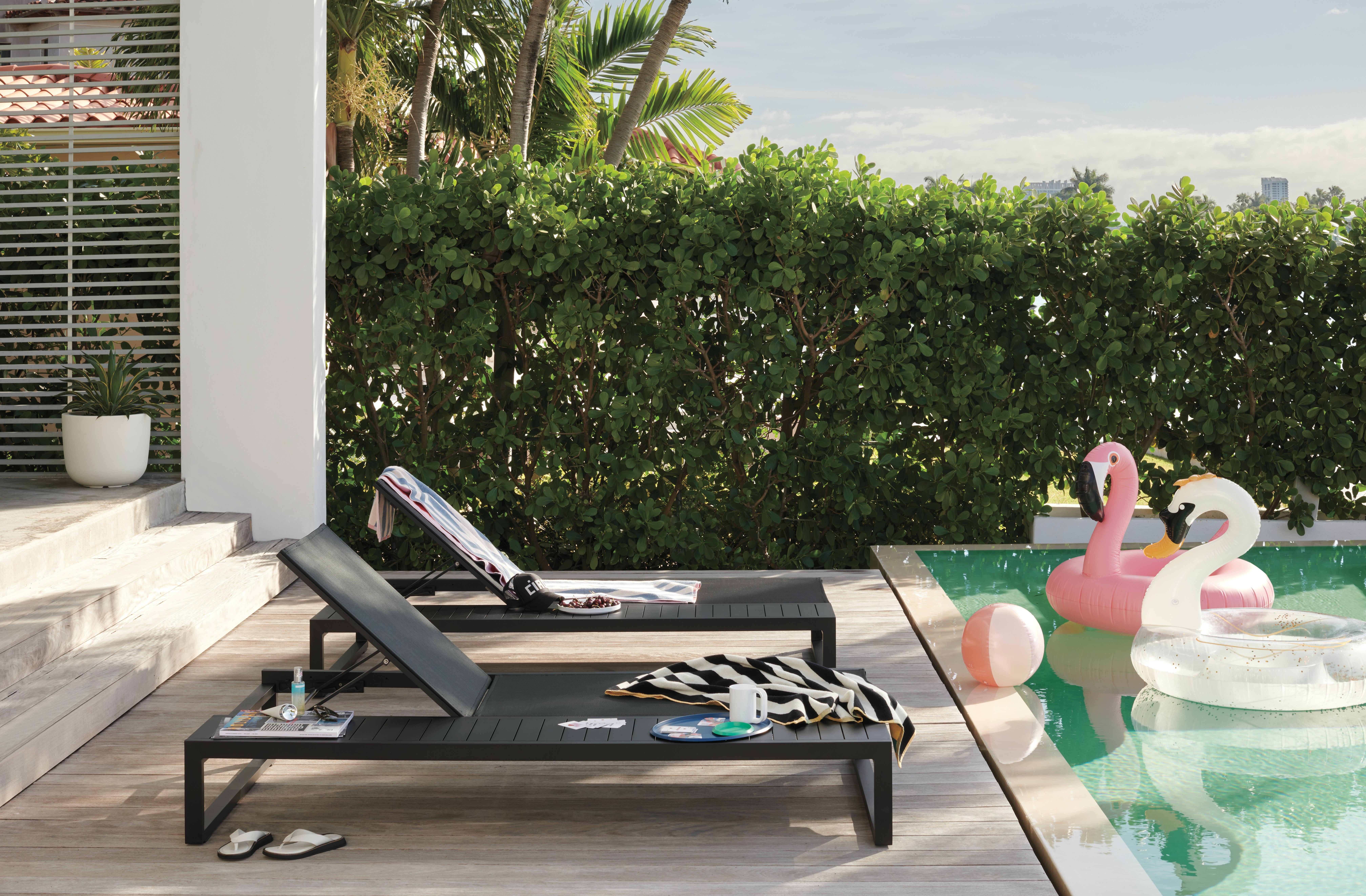 EOS Platform Lounger