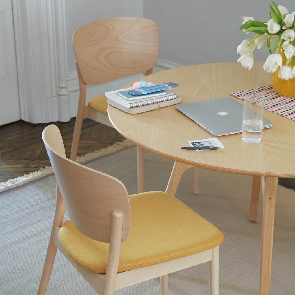 Valencia Chair at Dulwich Round Extension Table